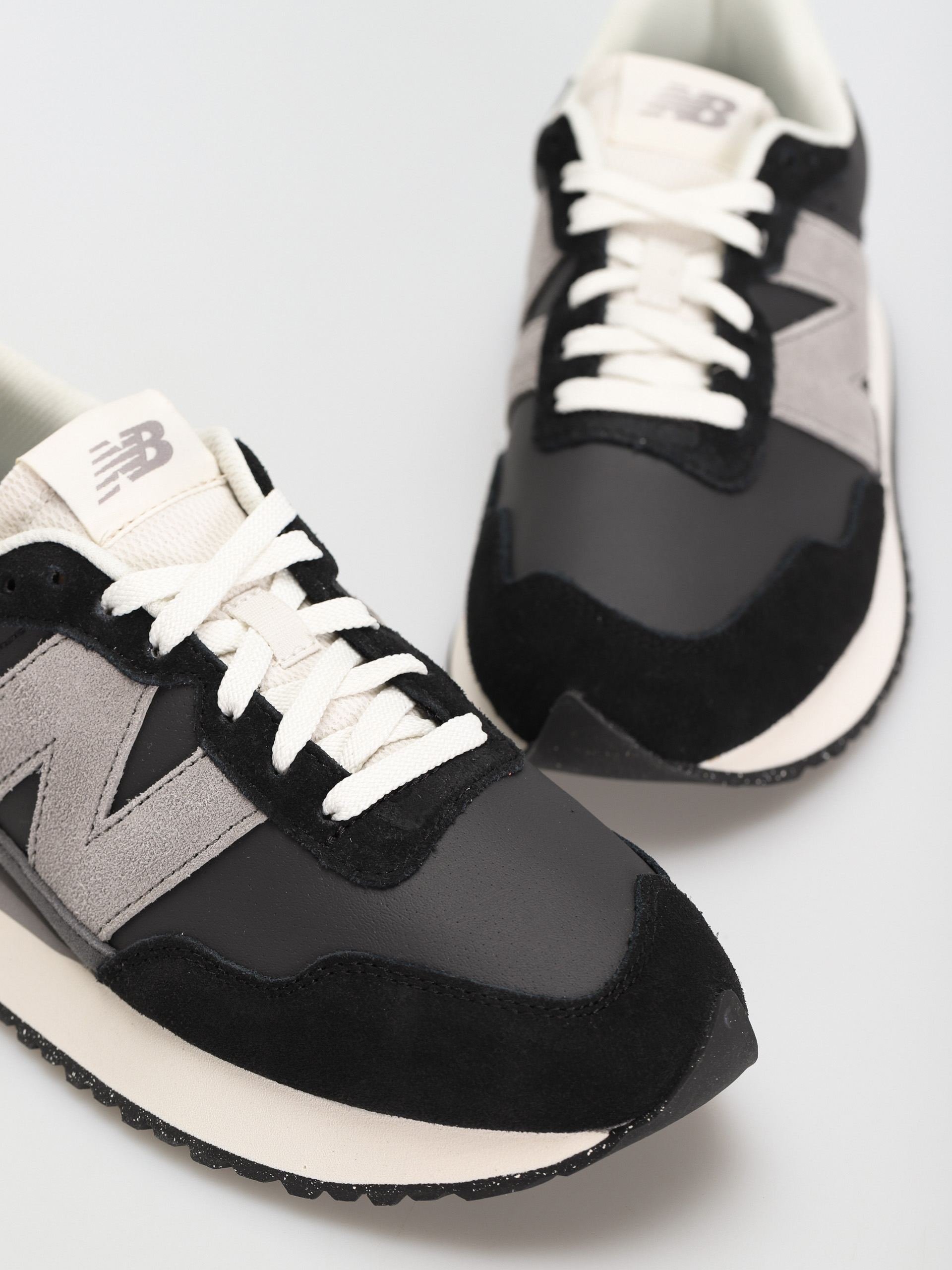 Pantofi New Balance 237 (black)