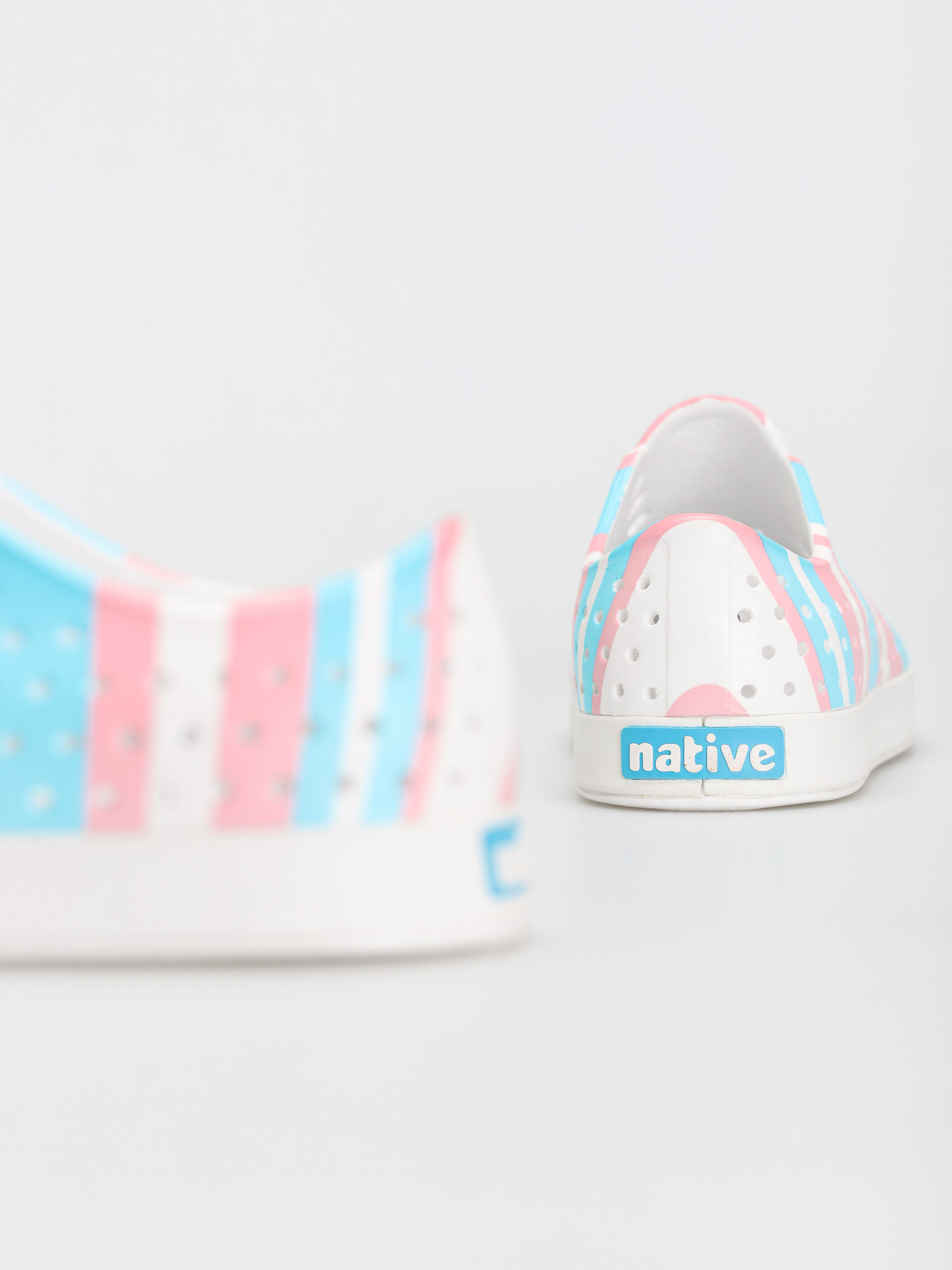 Pantofi Native Jefferson Print (shell white/shell white/pastel multi stripe)