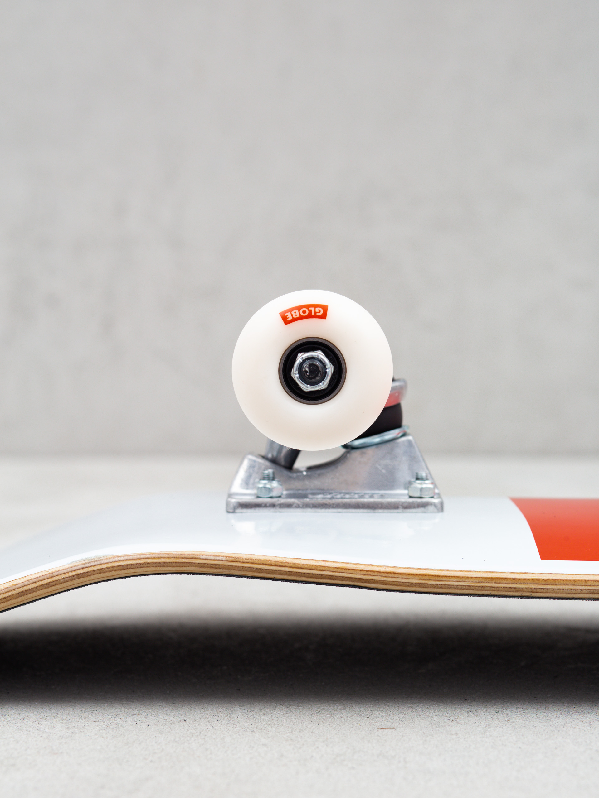 Skateboard Globe G0 Block Serif (white/red)