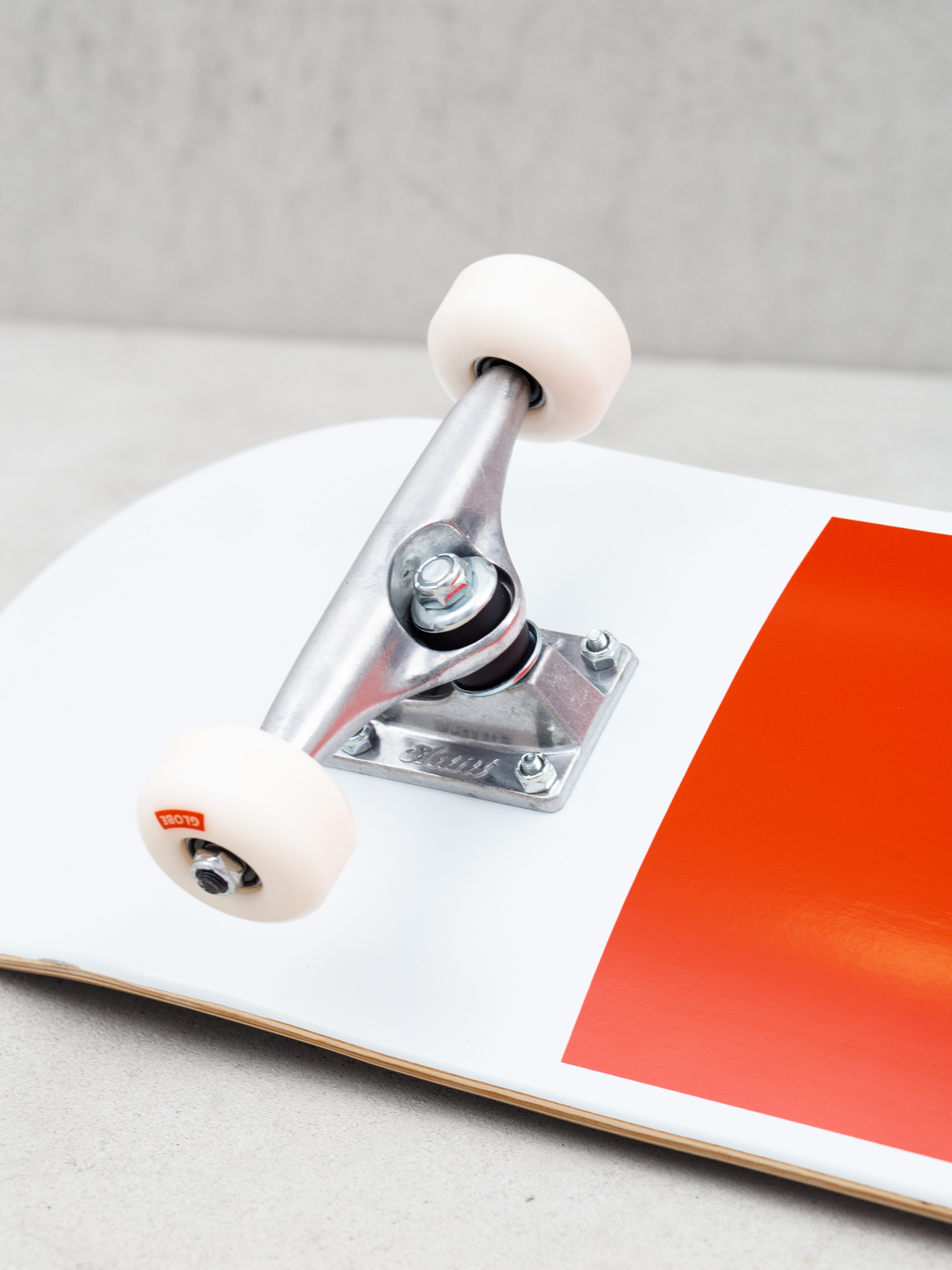 Skateboard Globe G0 Block Serif (white/red)