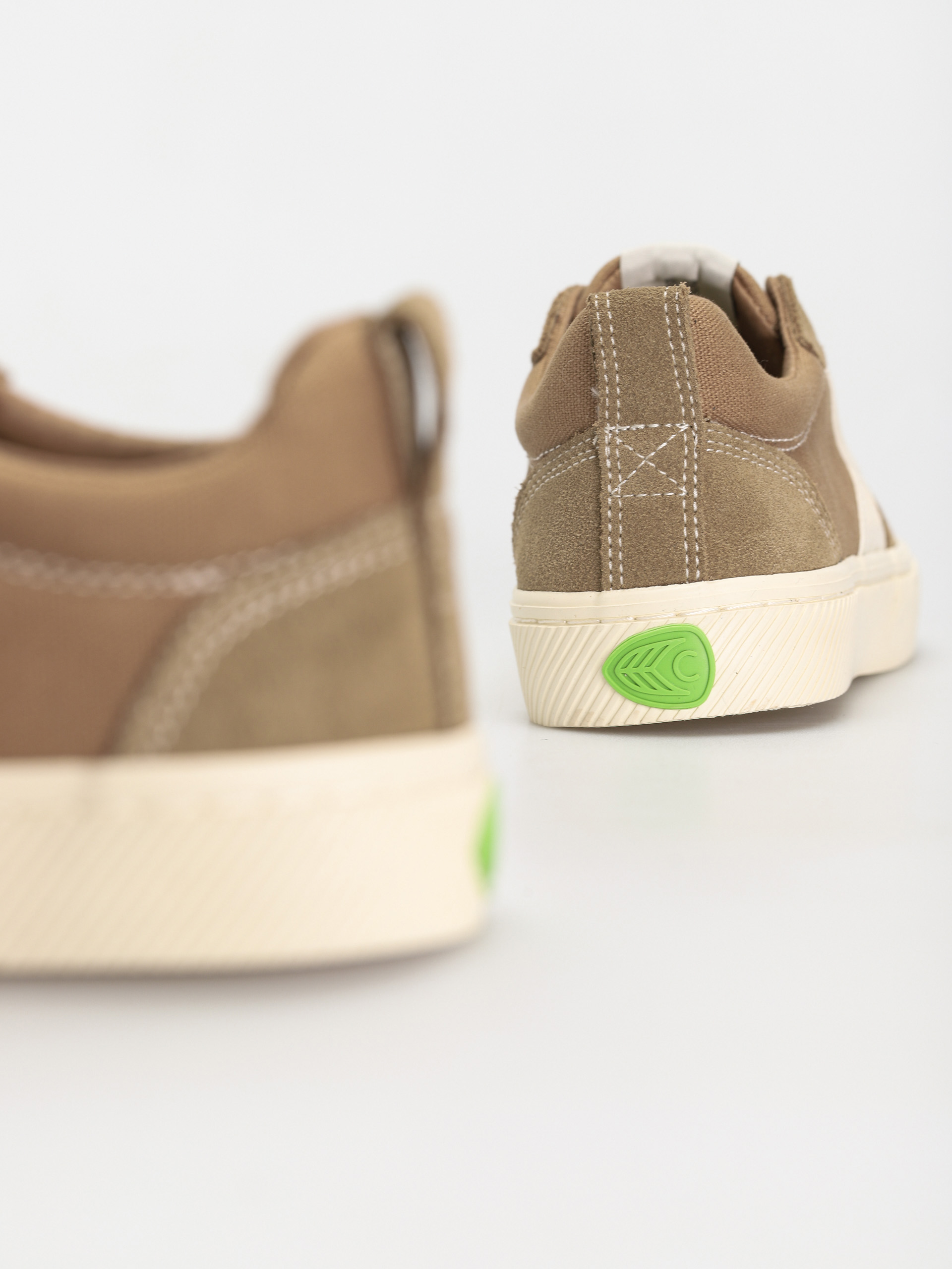 Pantofi Cariuma Catiba Pro (burnt sand suede and canvas contrast thread ivory logo)