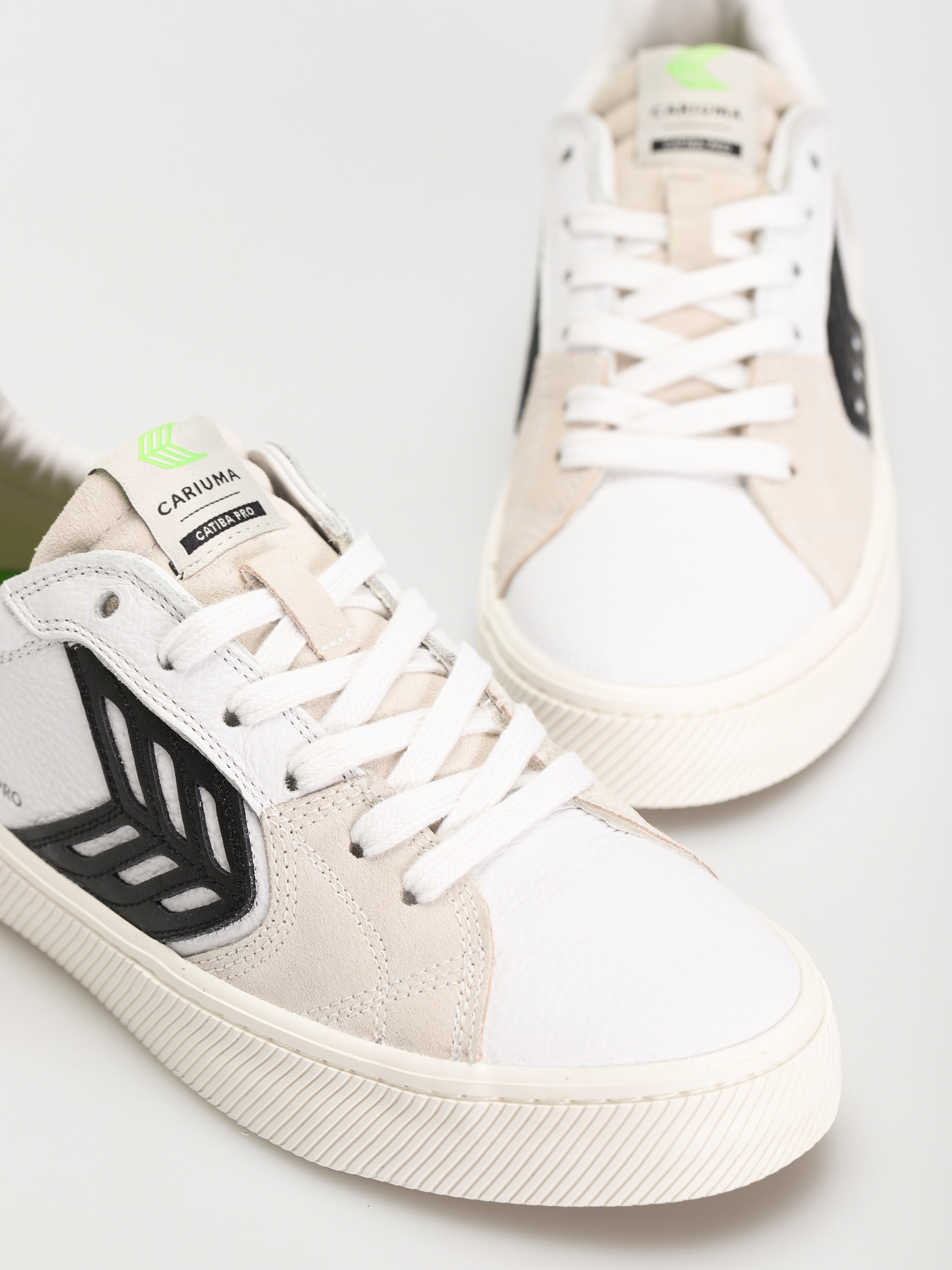 Pantofi Cariuma Catiba Pro (white premium leather vintage white suede)