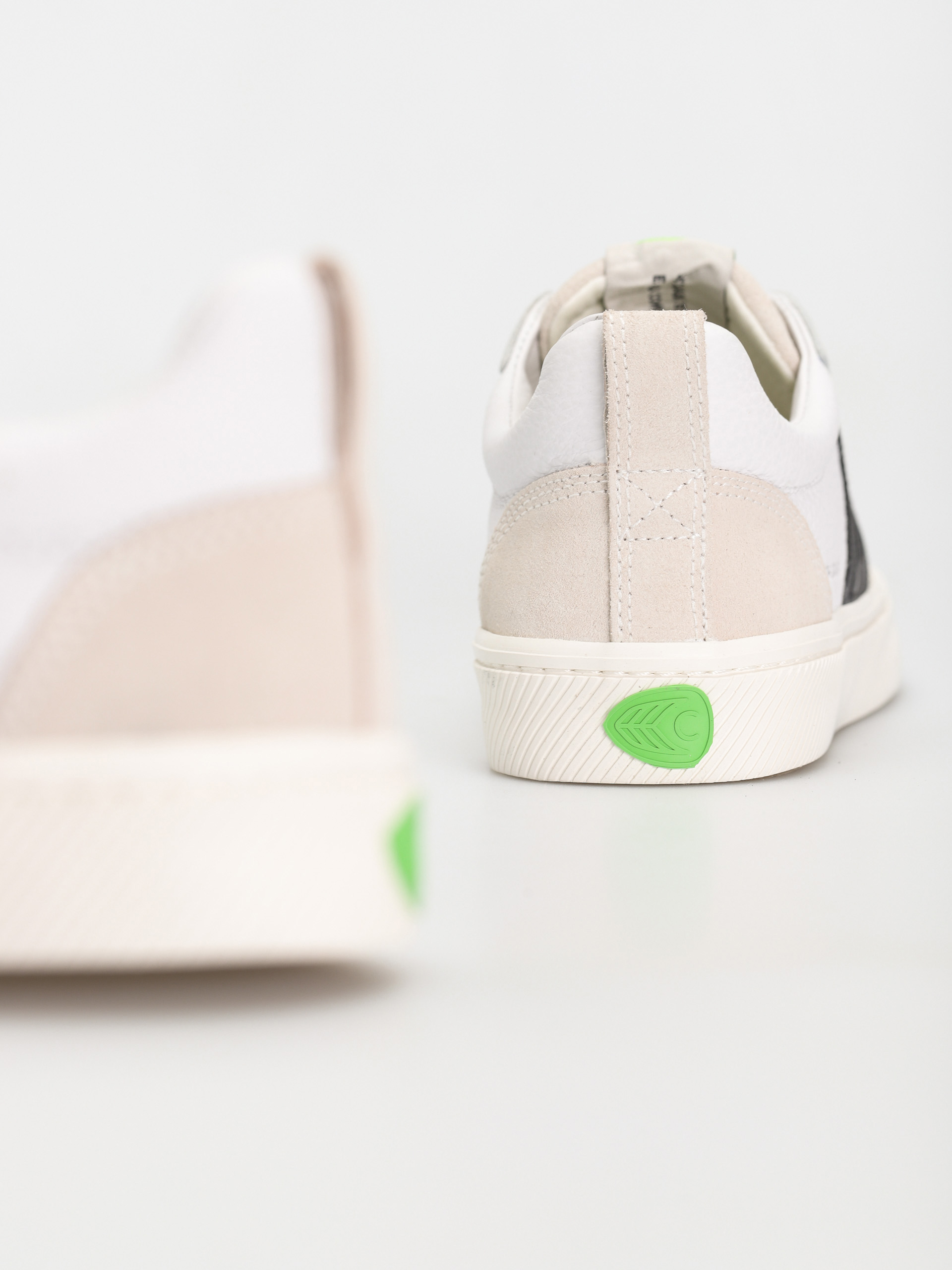 Pantofi Cariuma Catiba Pro (white premium leather vintage white suede)