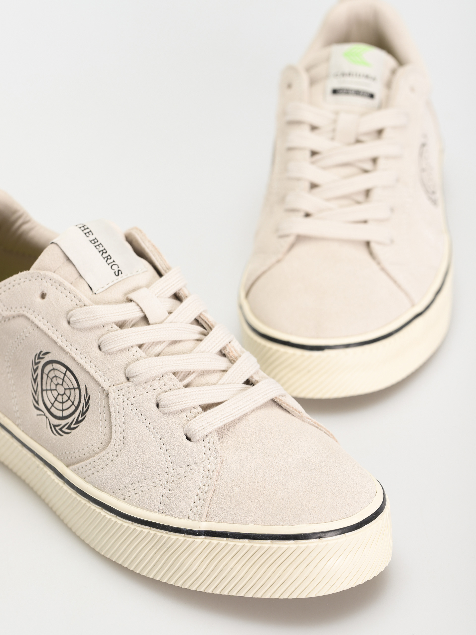 Pantofi Cariuma Catiba Pro Berrics (vintage white suede)