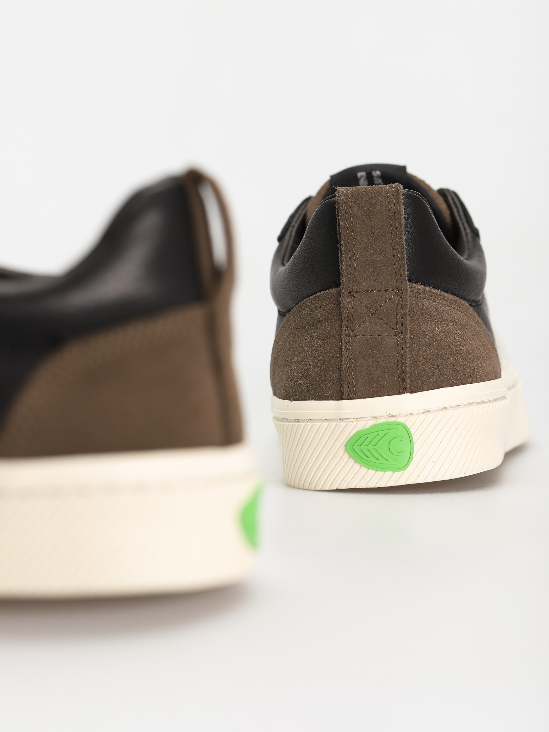 Pantofi Cariuma Catiba Pro (black premium leather dark khaki suede)