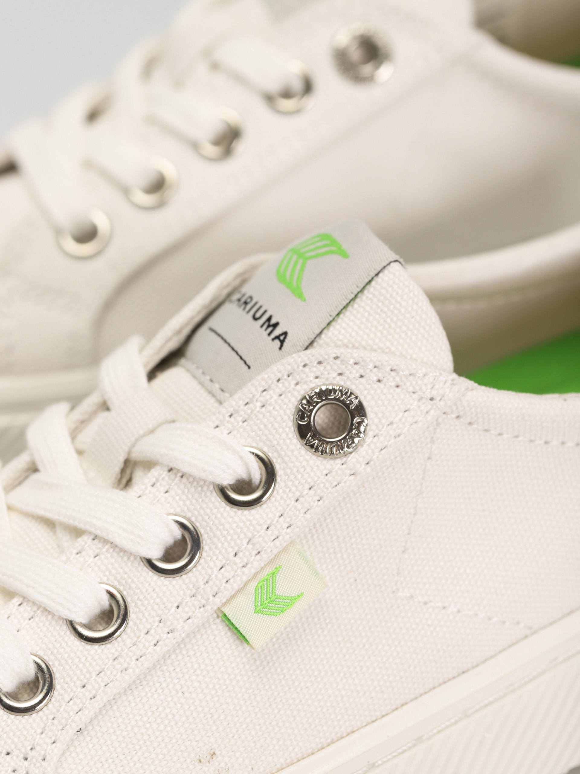 Pantofi Cariuma Oca Low (off white canvas)