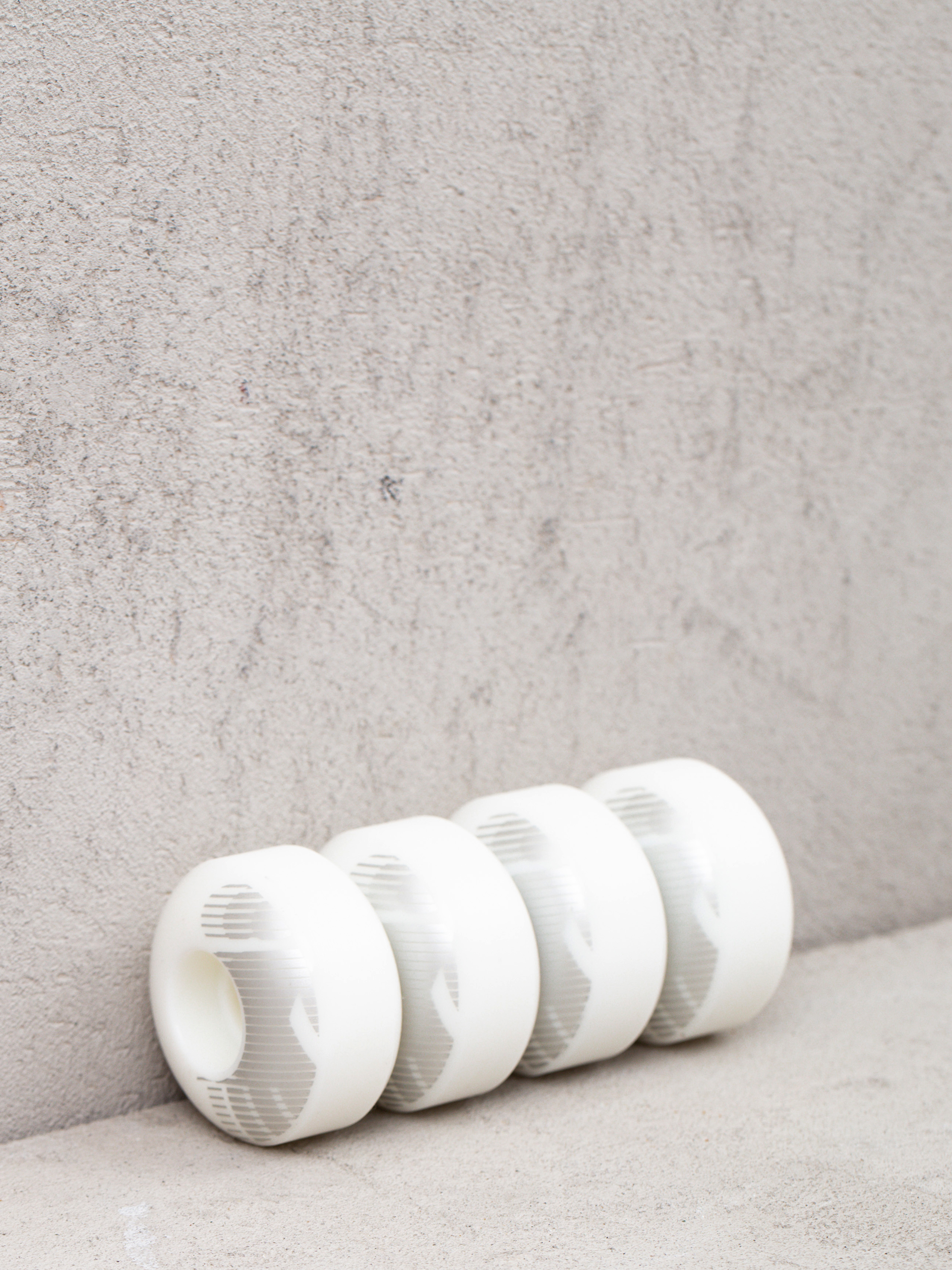 Role Girl Skateboard Hero Staple (white/silver)