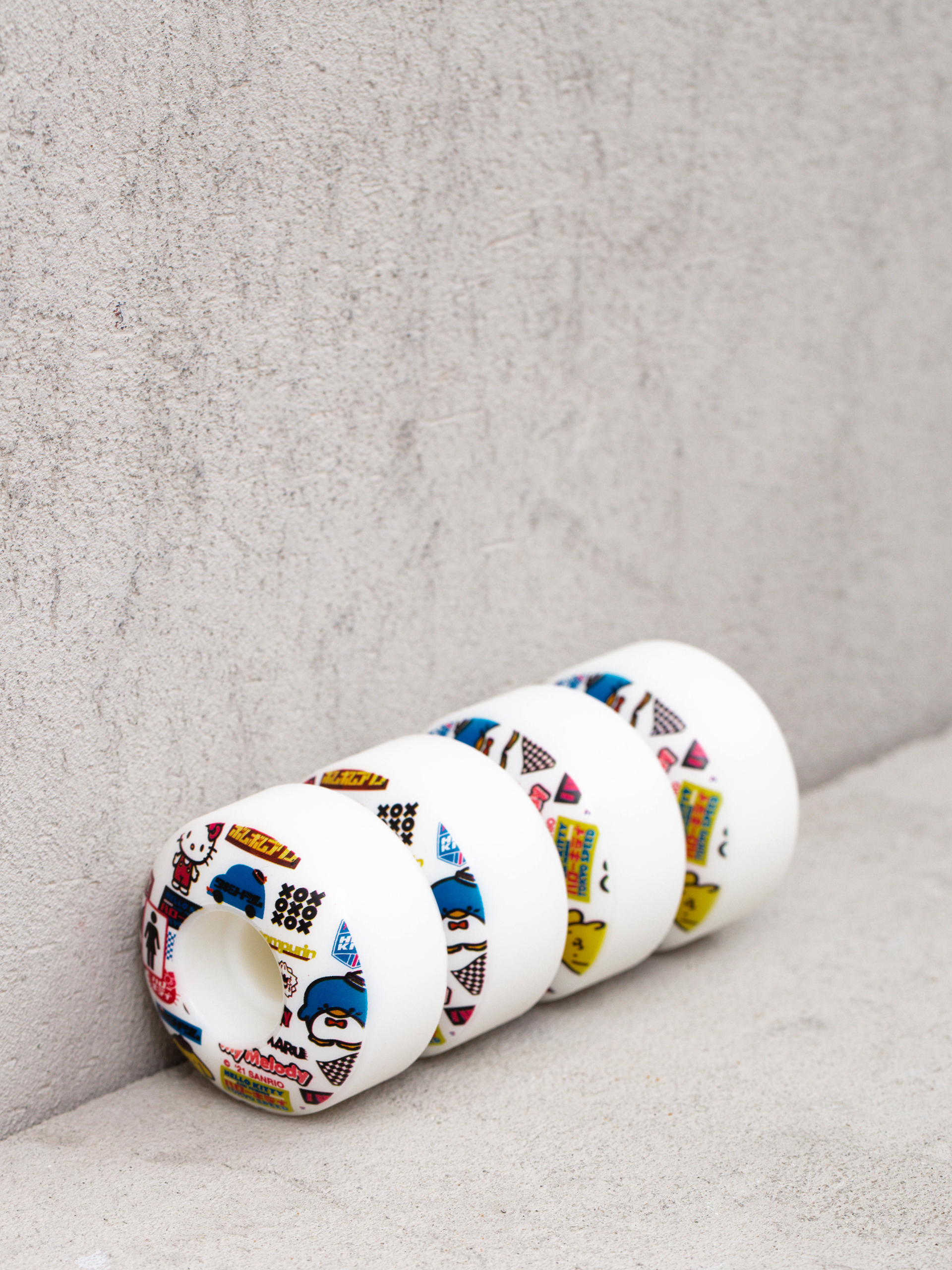 Role Girl Skateboard Sanrio Tokyo Speed Staple (white/multi)