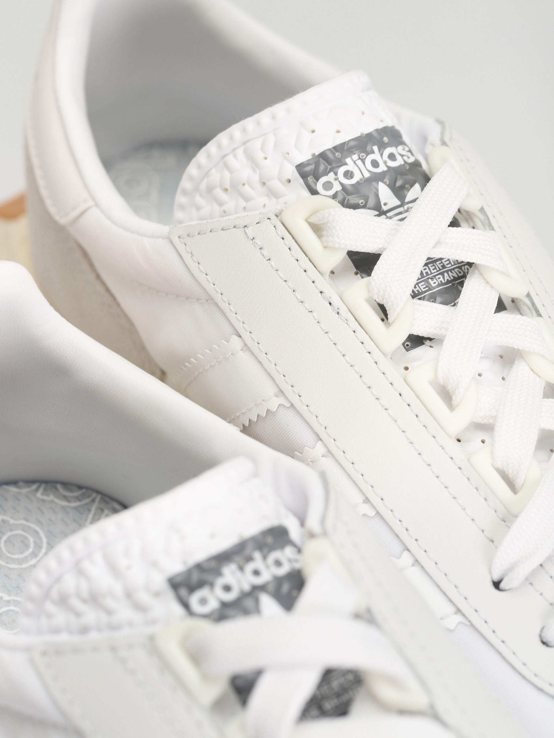 Pantofi adidas Originals Retropy E5 (crywht/msilve/ftwwht)