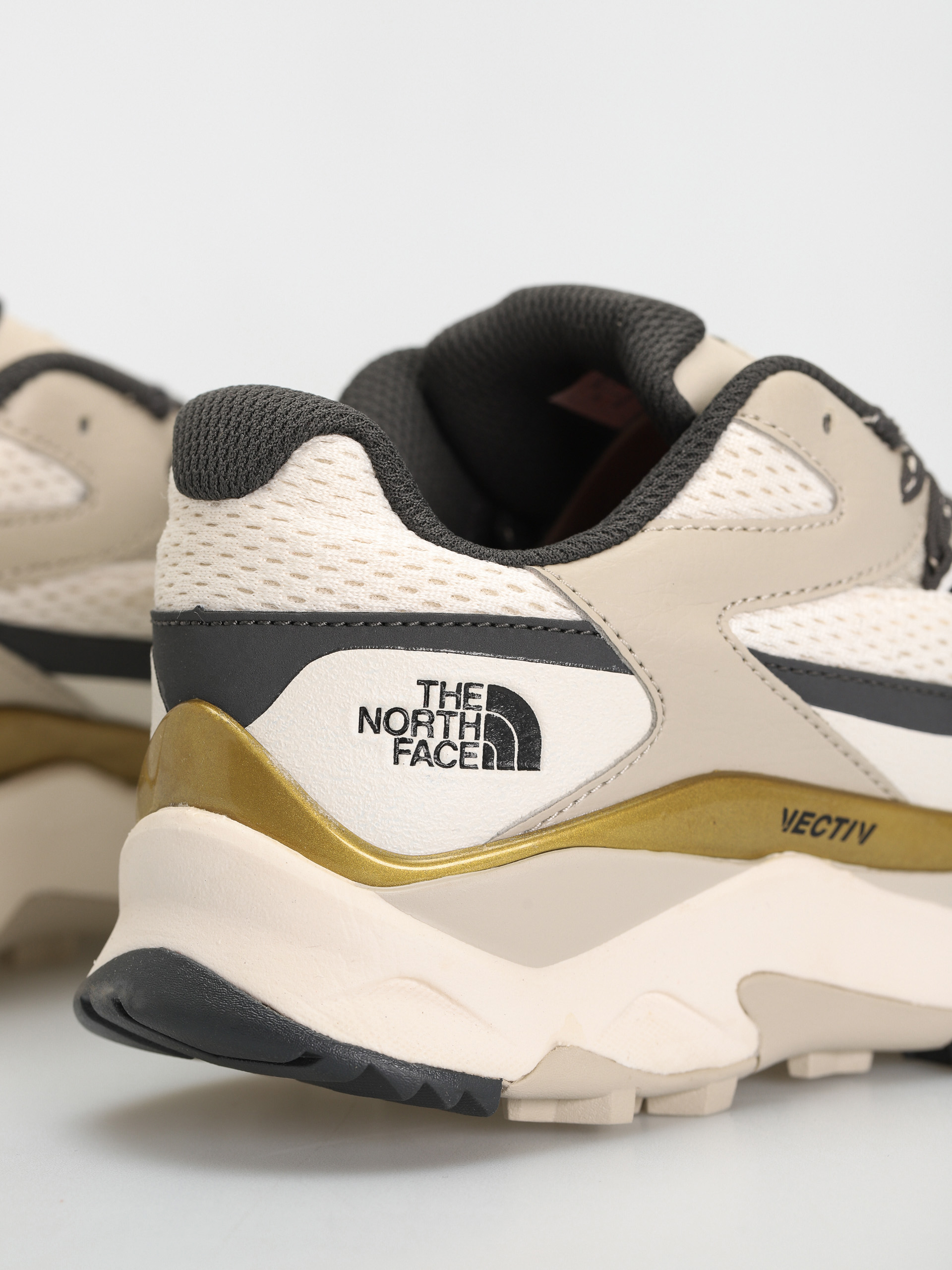 Pantofi The North Face Vectiv Taraval Wmn (gardenia white/sandstone)