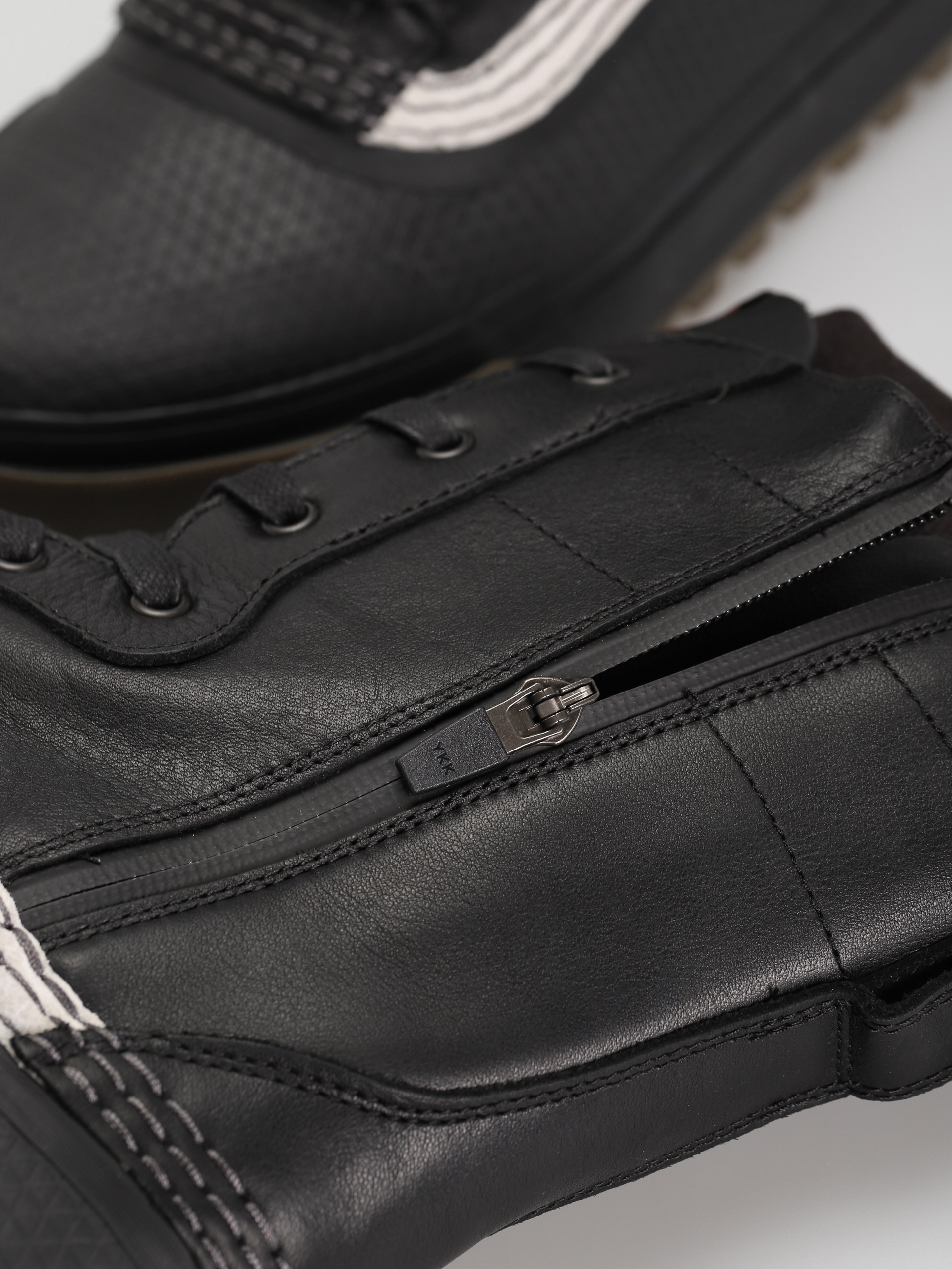 Pantofi de iarnă Vans Standard Zip Snow MTE (bryan iguchi black/dark gum)