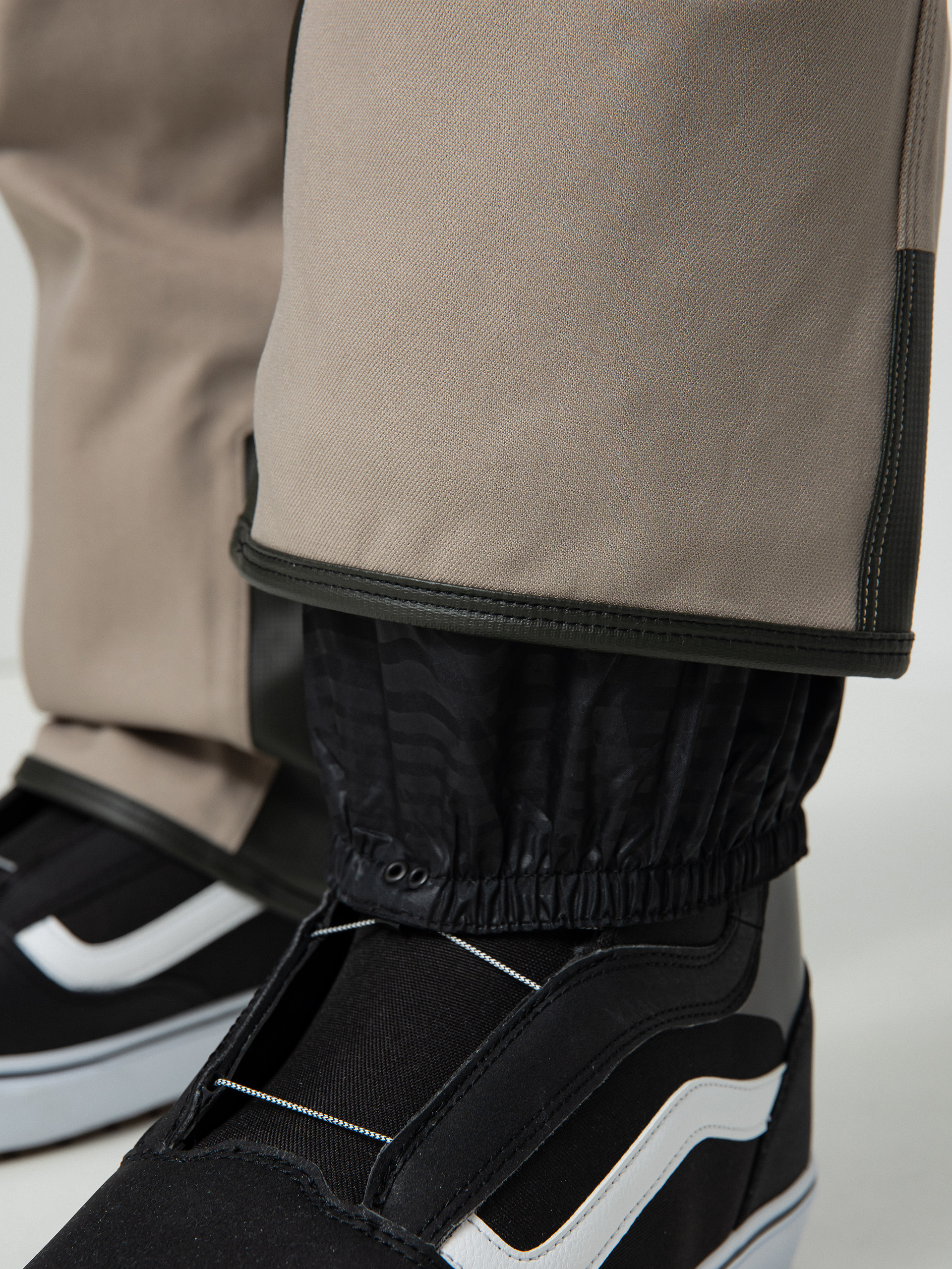 Pentru bărbați Pantaloni pentru snowboard Volcom New Articulated (dark khaki)