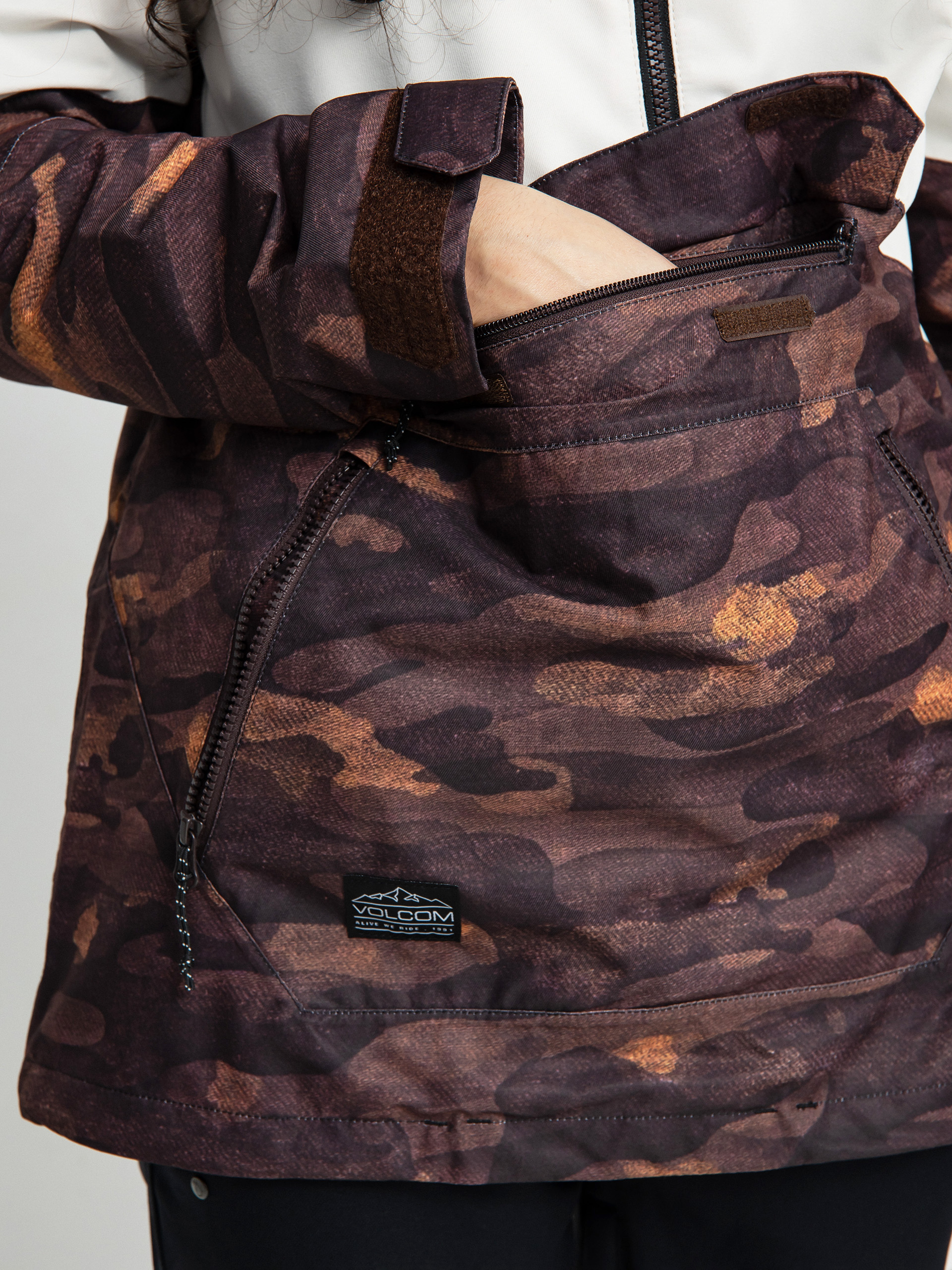Pentru femei Geacă de snowboard Volcom Mirror Pullover (dusk camo)