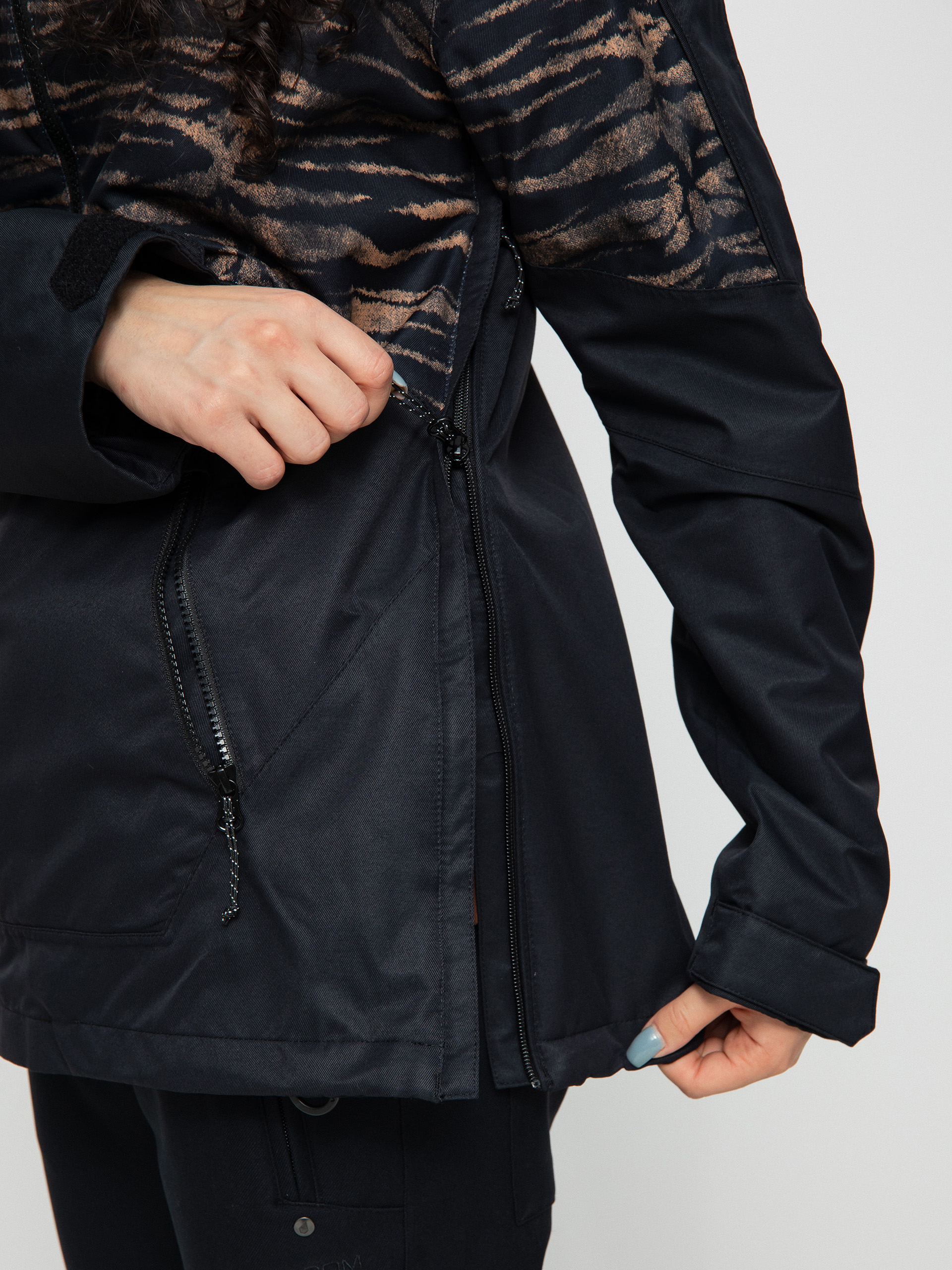 Pentru femei Geacă de snowboard Volcom Mirror Pullover (tiger print)