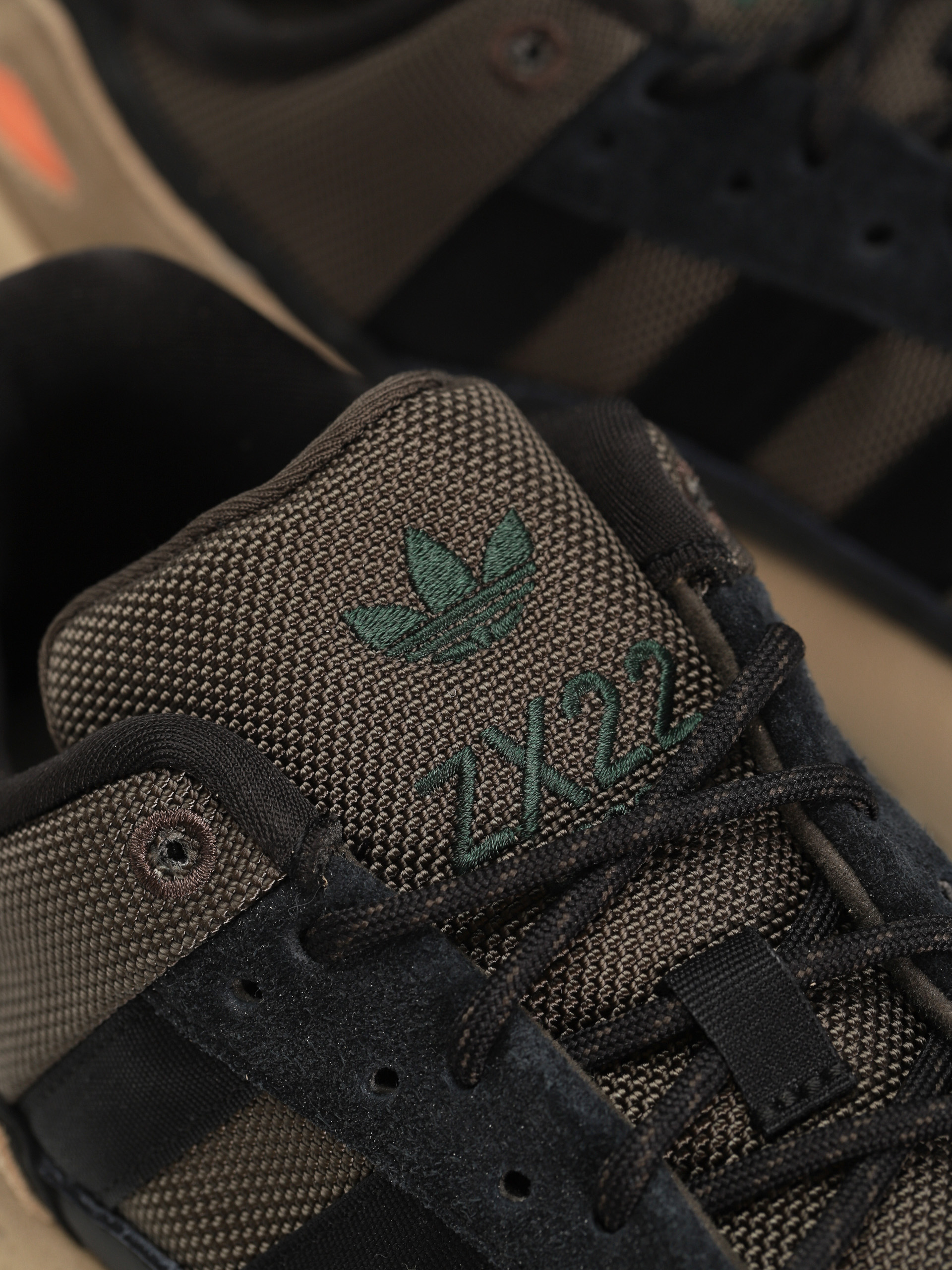 Pantofi adidas Originals Zx 22 Boost (shaoli/shagrn/beaora)