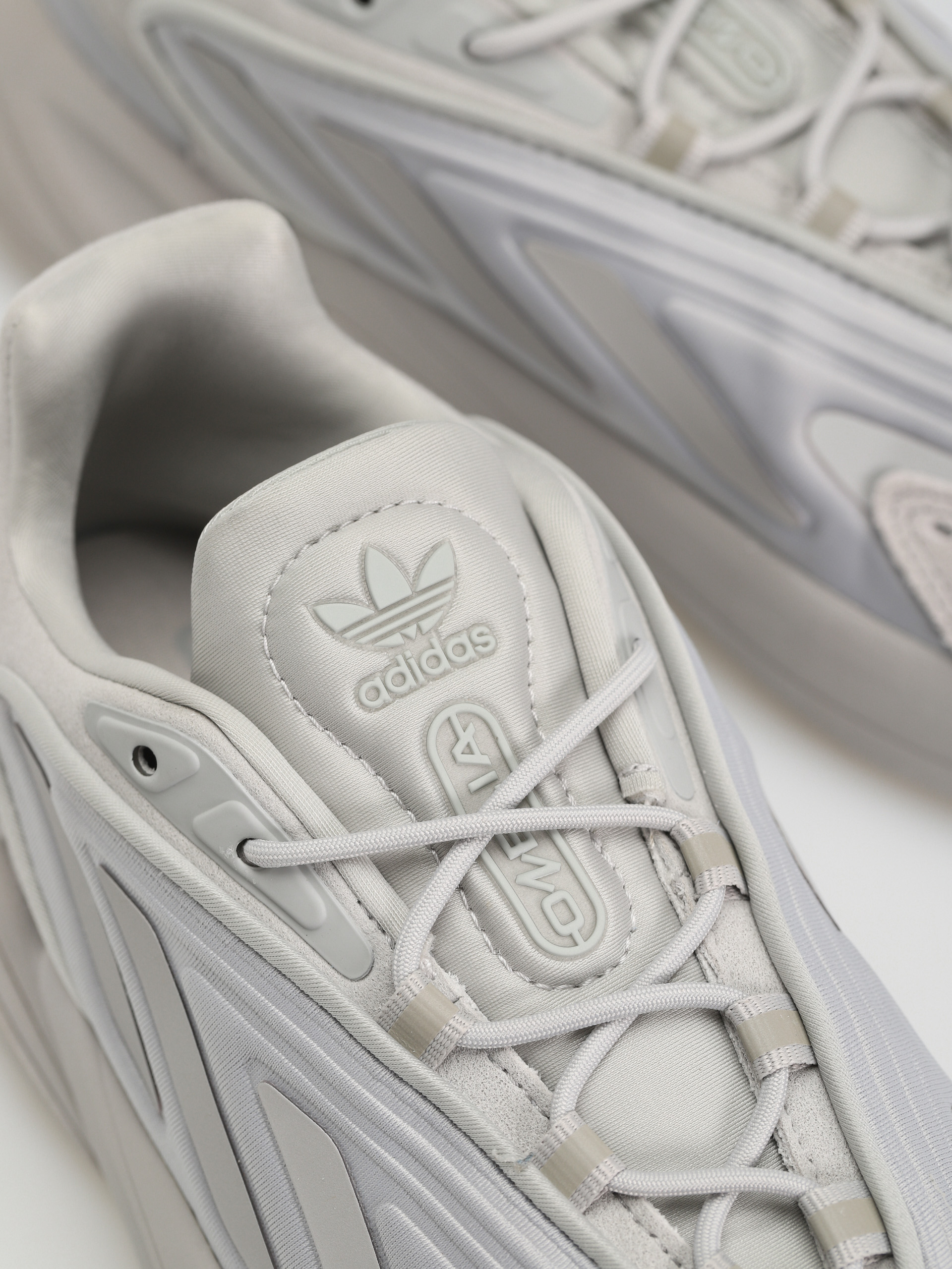 Pantofi adidas Originals Ozelia (gretwo/gretwo/grefou)