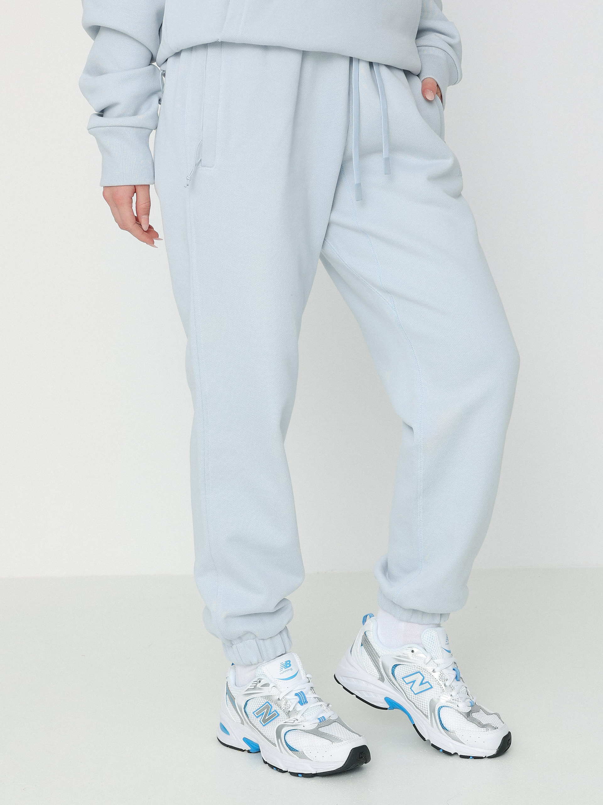 Pantaloni adidas Originals Pharrell Williams Basics Wmn (halblu)