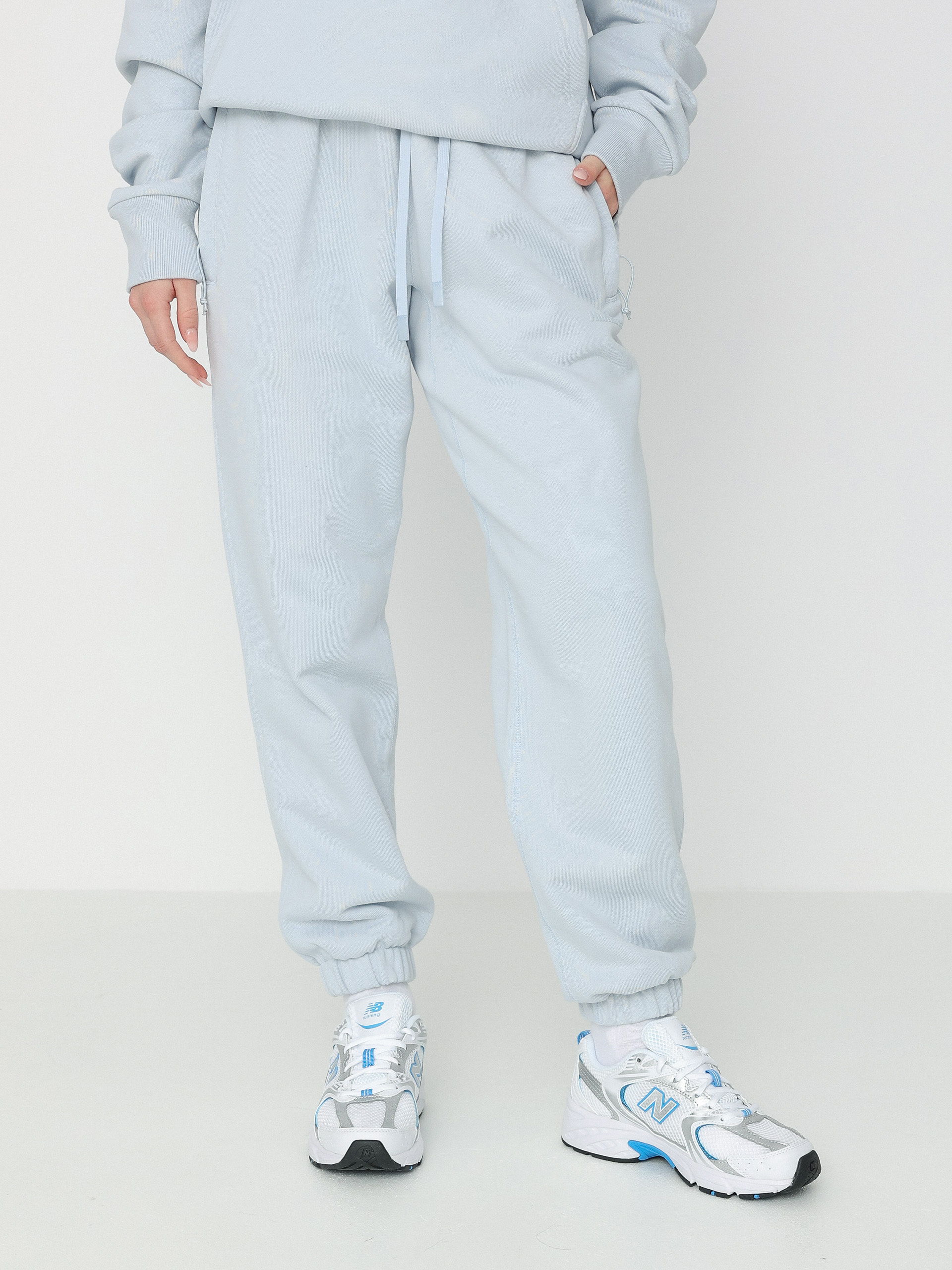 Pantaloni adidas Originals Pharrell Williams Basics Wmn (halblu)