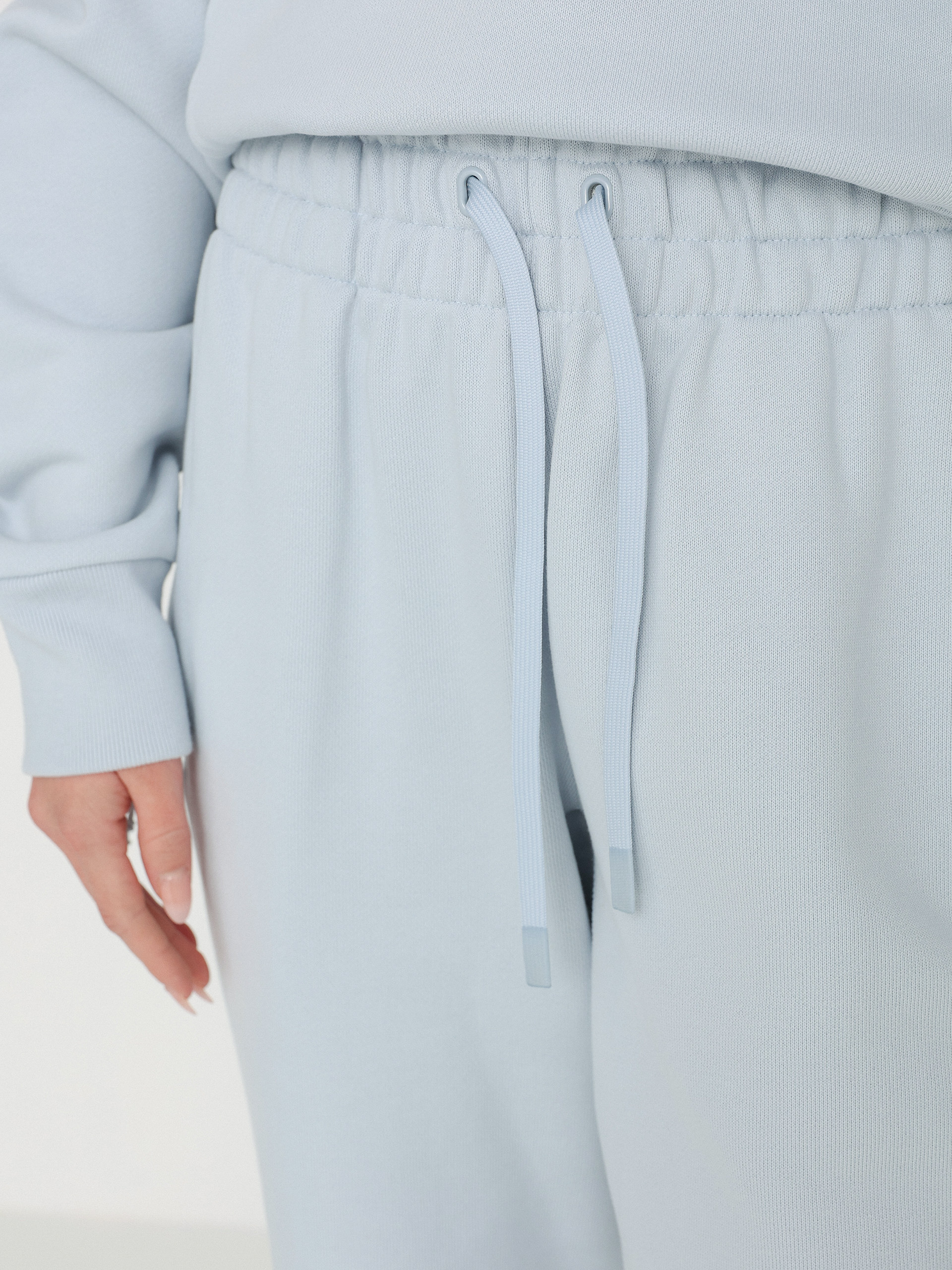 Pantaloni adidas Originals Pharrell Williams Basics Wmn (halblu)