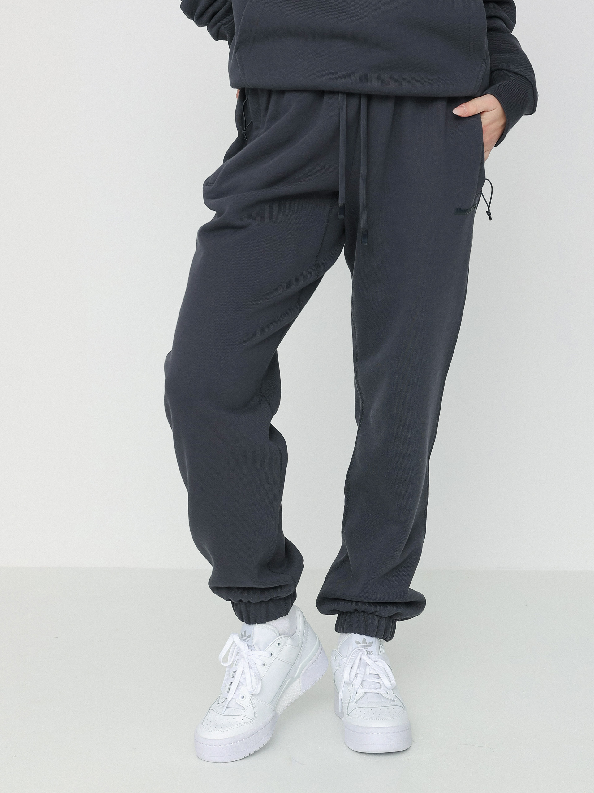 pantaloni adidas pharrell