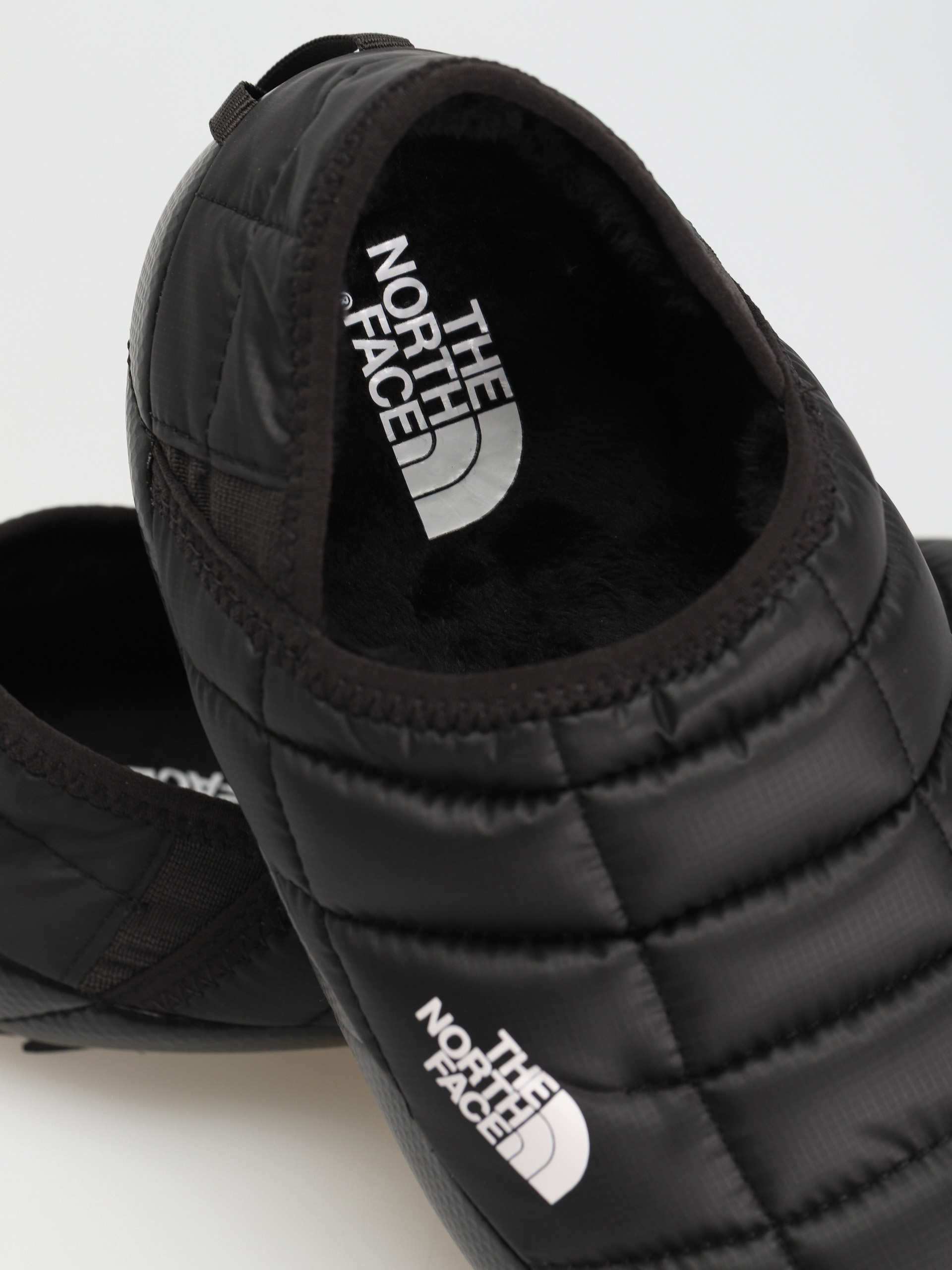 Pantofi The North Face Thermoball Traction Mule V Wmn (tnf black/tnf black)