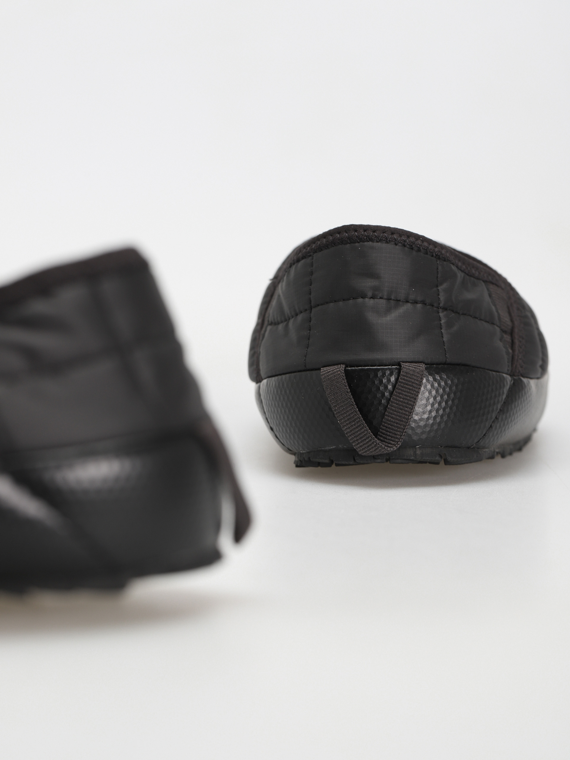 Pantofi The North Face Thermoball Traction Mule V Wmn (tnf black/tnf black)