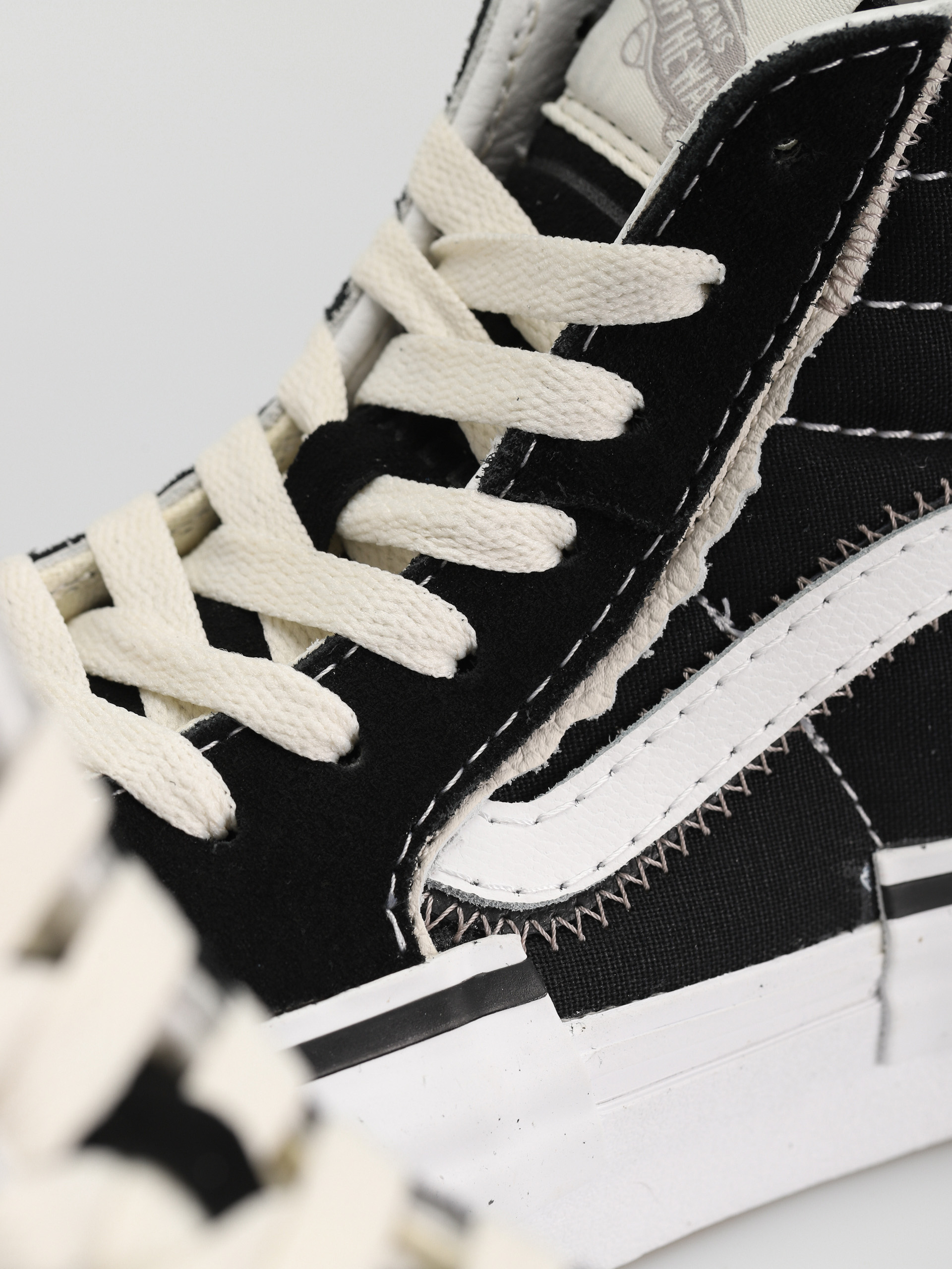 Pantofi Vans Sk8 Hi Reconstruct (black/true white)