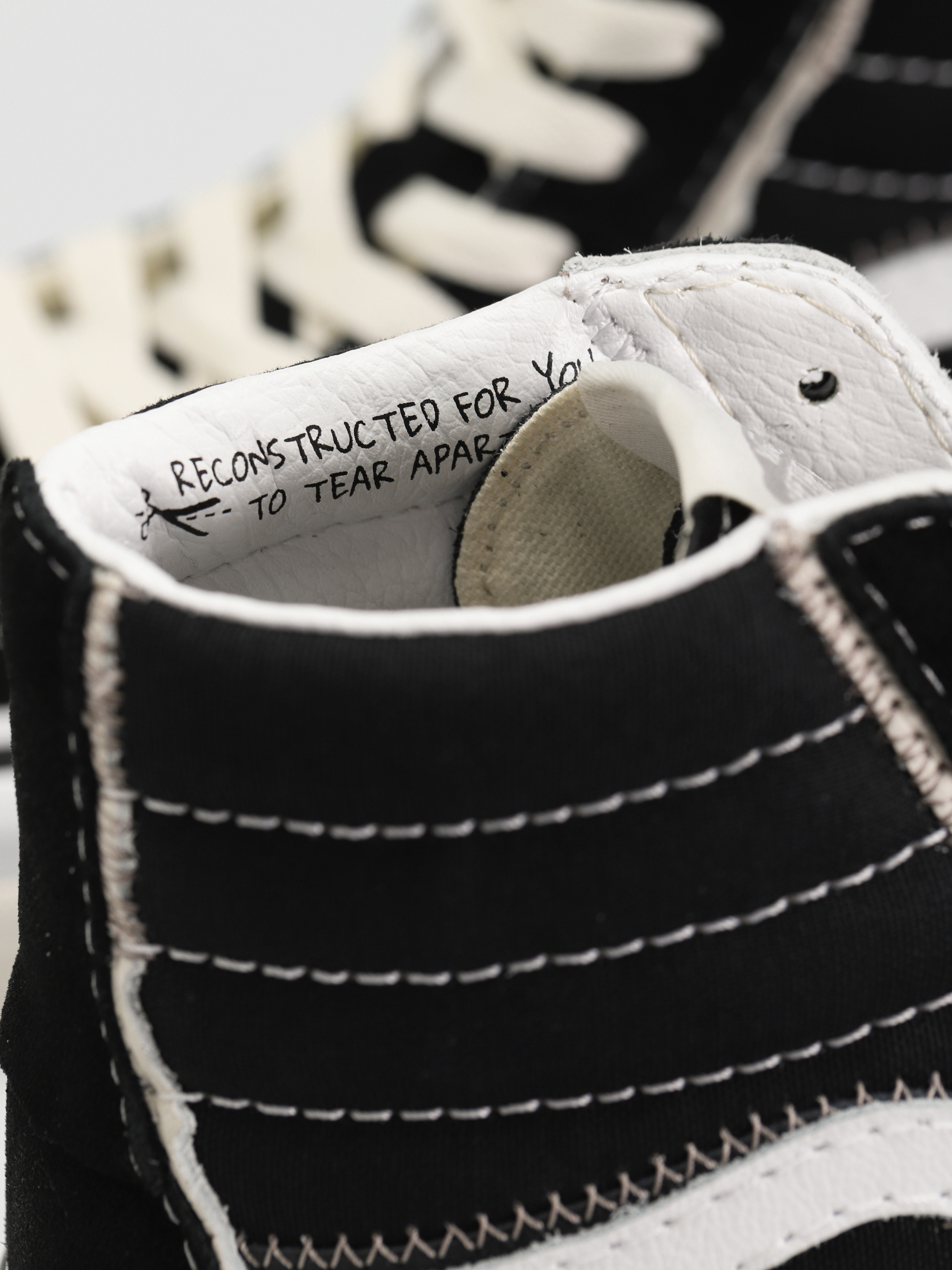 Pantofi Vans Sk8 Hi Reconstruct (black/true white)