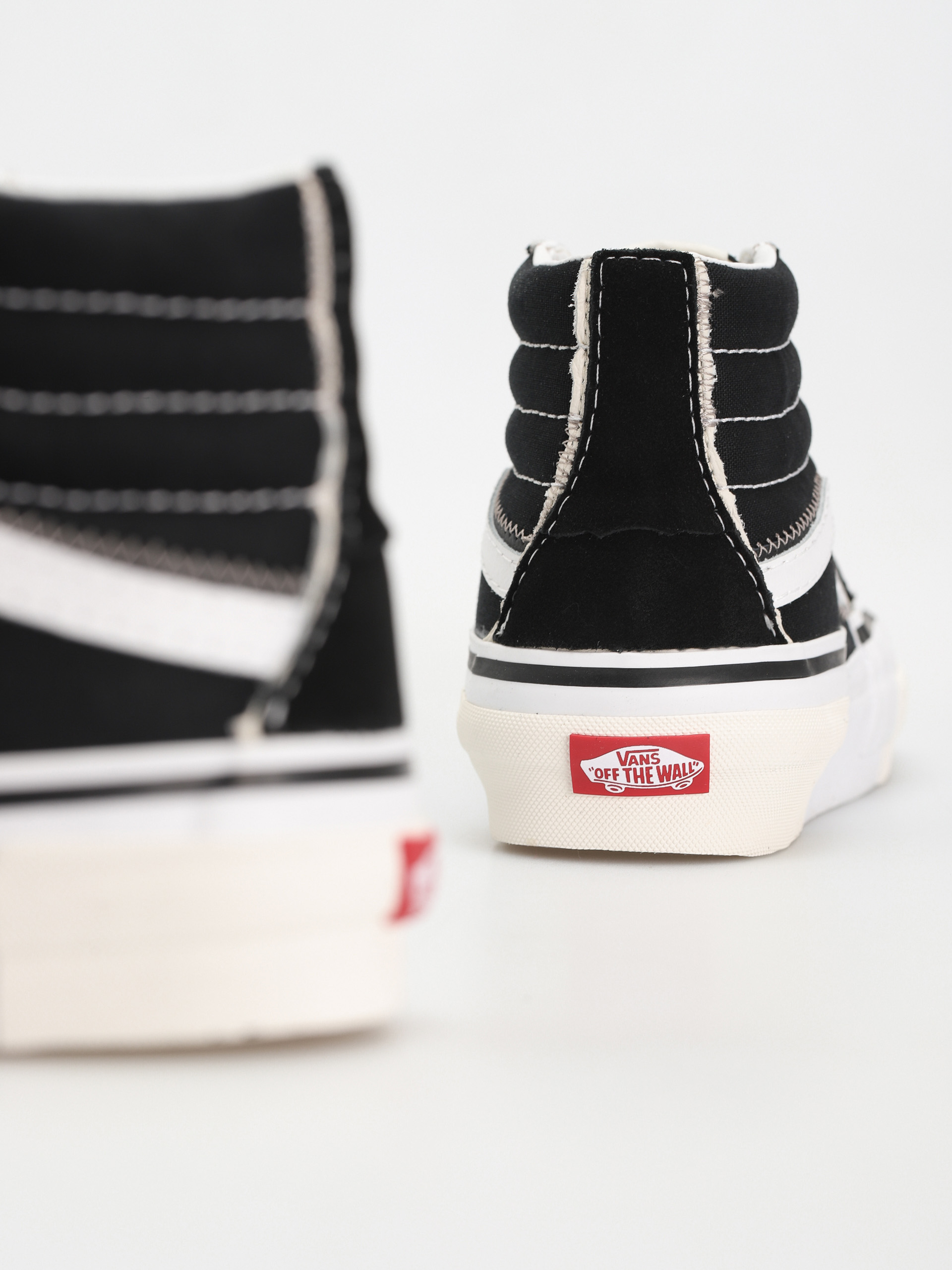 Pantofi Vans Sk8 Hi Reconstruct (black/true white)
