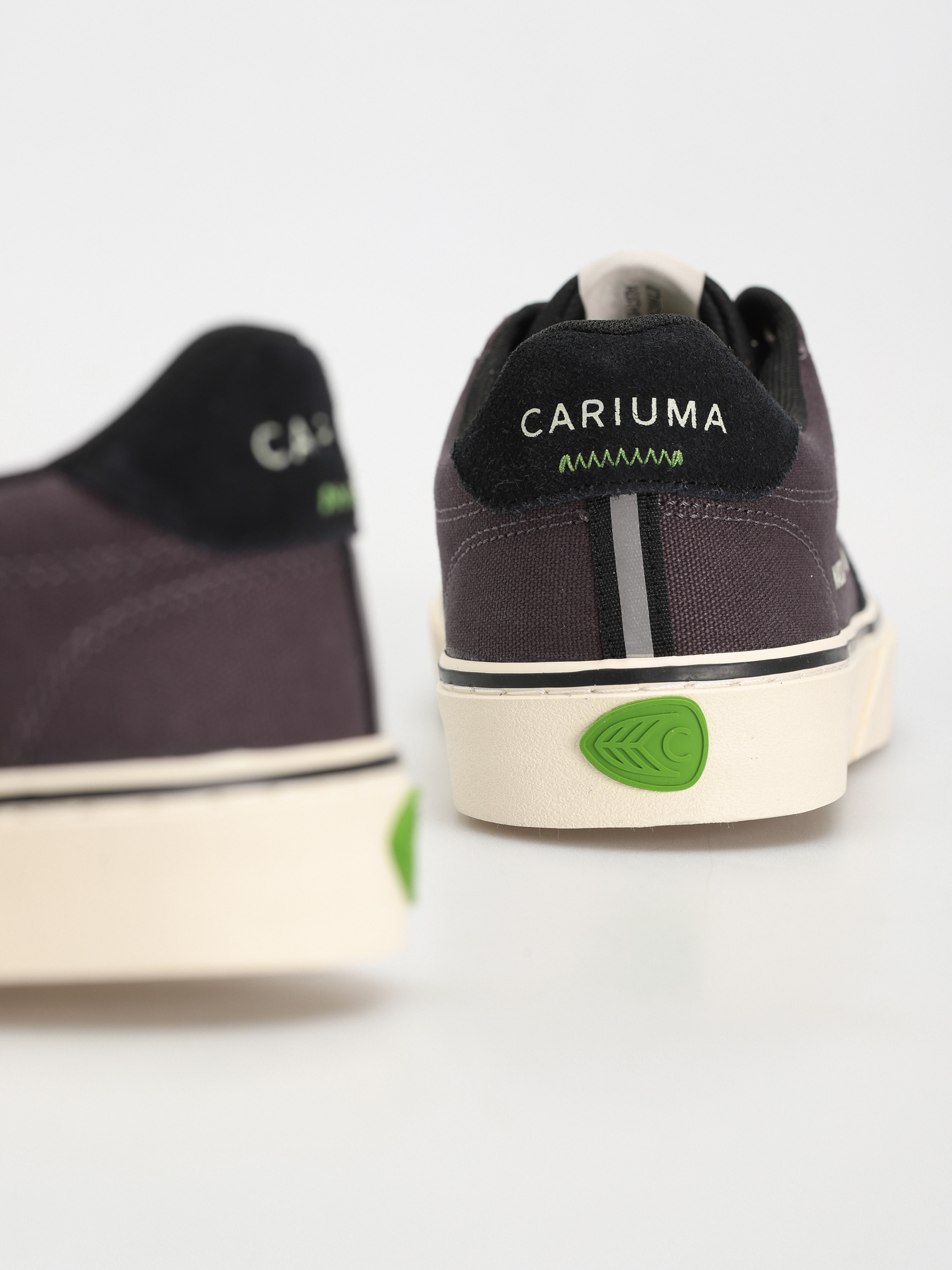 Pantofi Cariuma Naioca (off black/ivory)