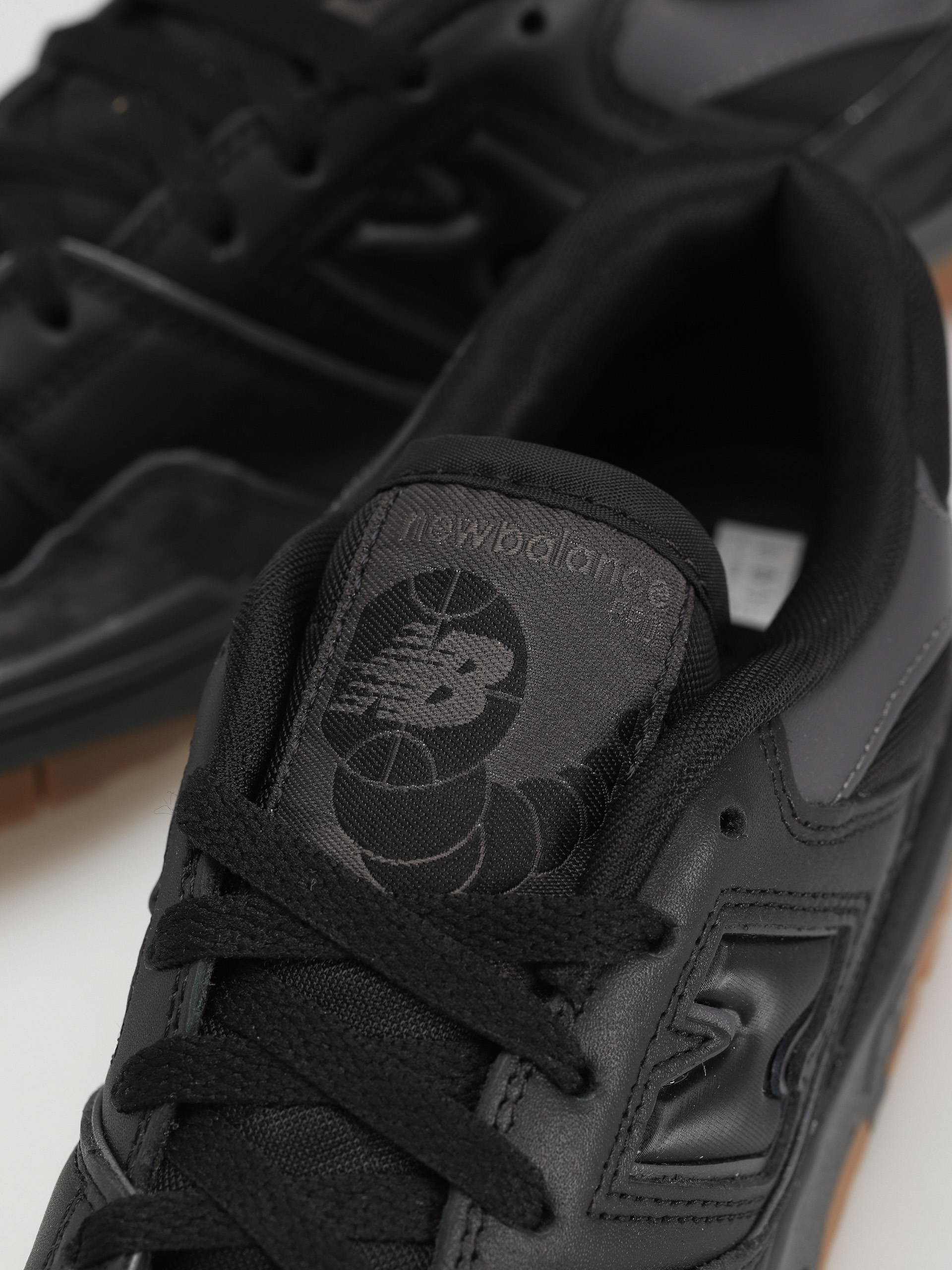 Pantofi New Balance 550 (black/gum/white)