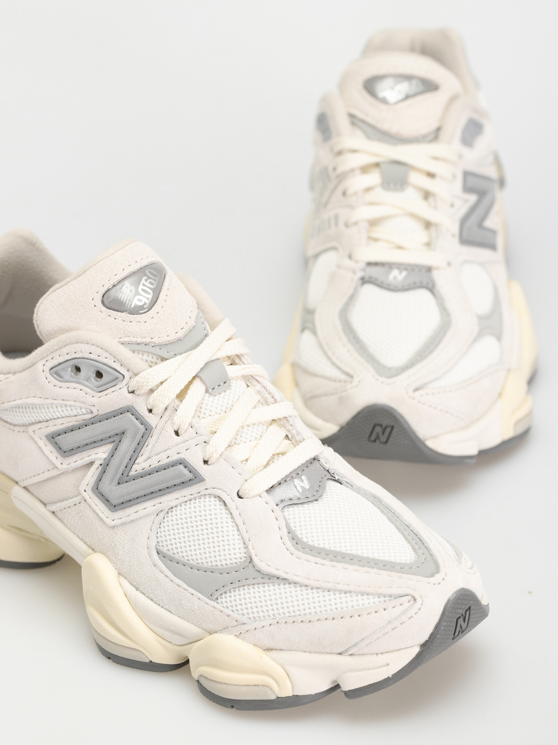Pantofi New Balance 9060 (sea salt)