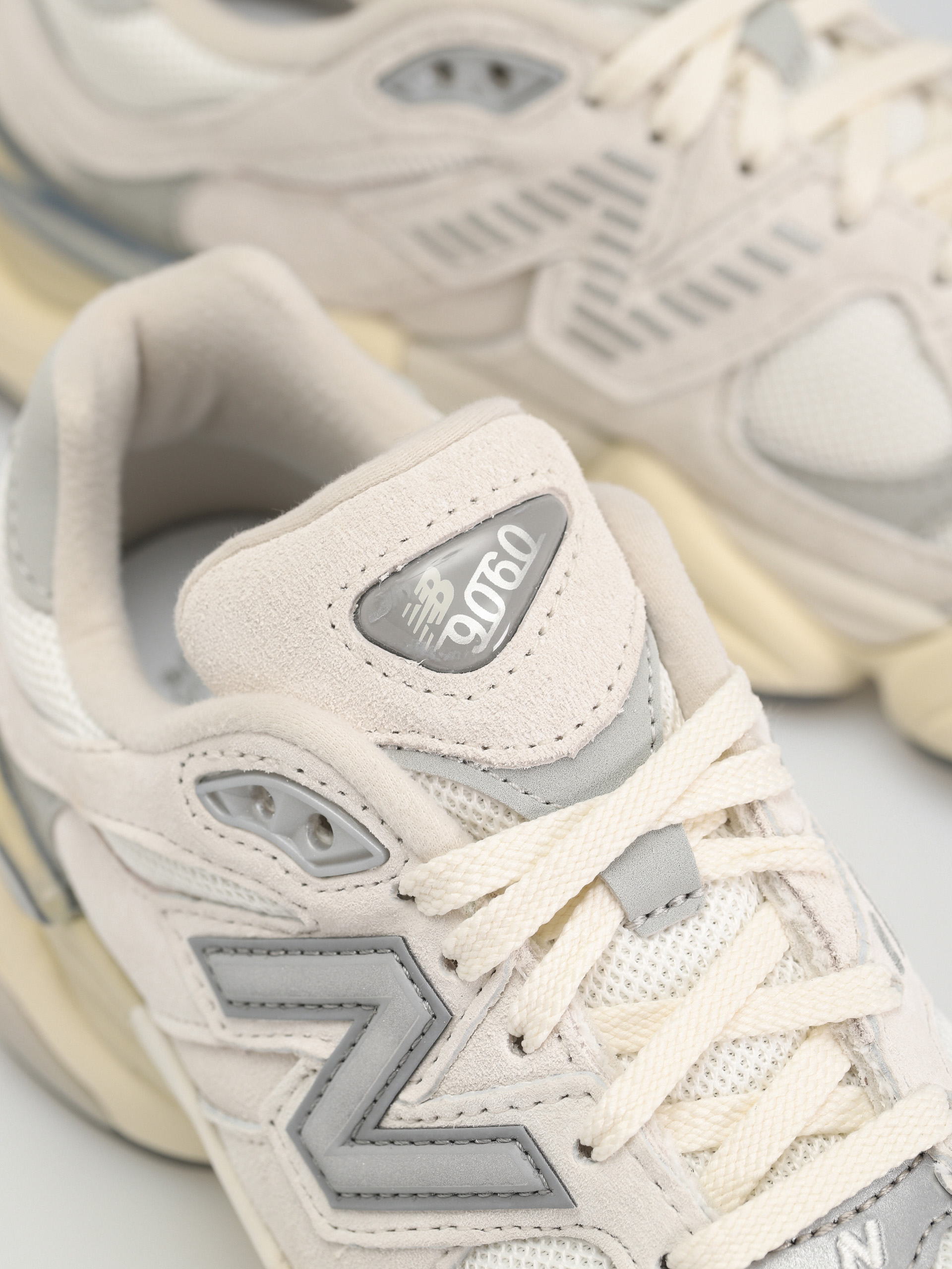 Pantofi New Balance 9060 (sea salt)