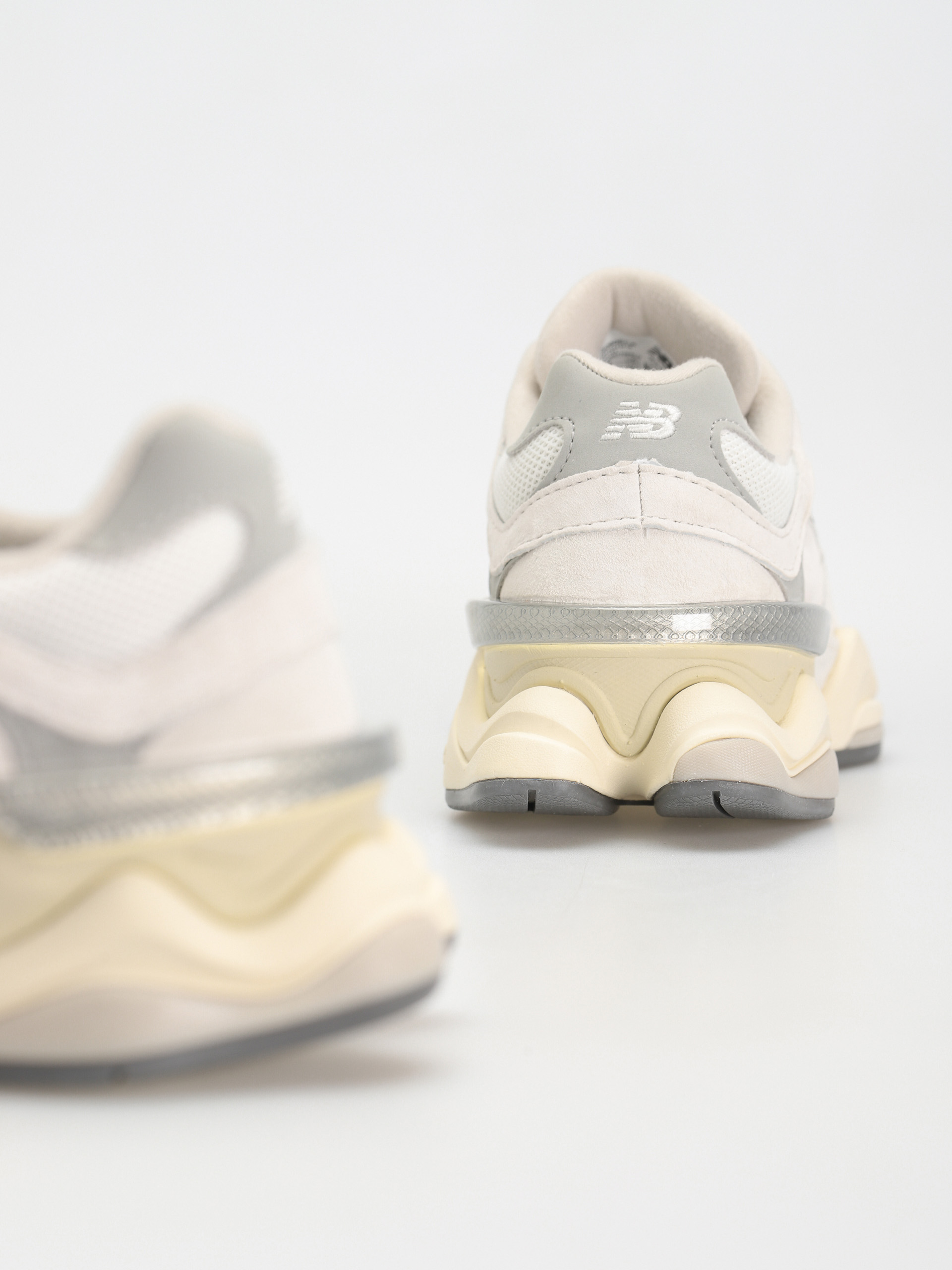 Pantofi New Balance 9060 (sea salt)