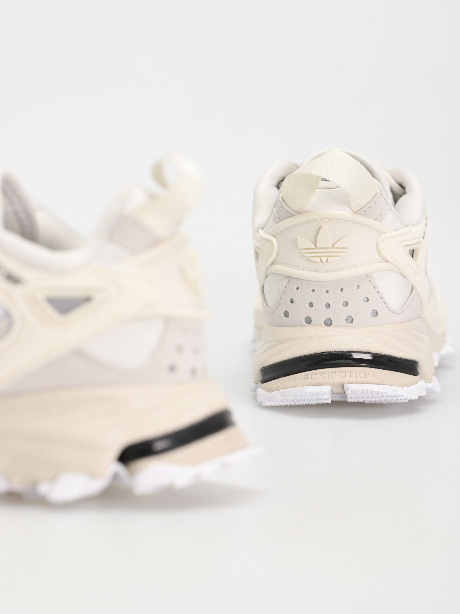 Pantofi adidas Originals Hyperturf Wmn (greone/ftwwht/owhite)