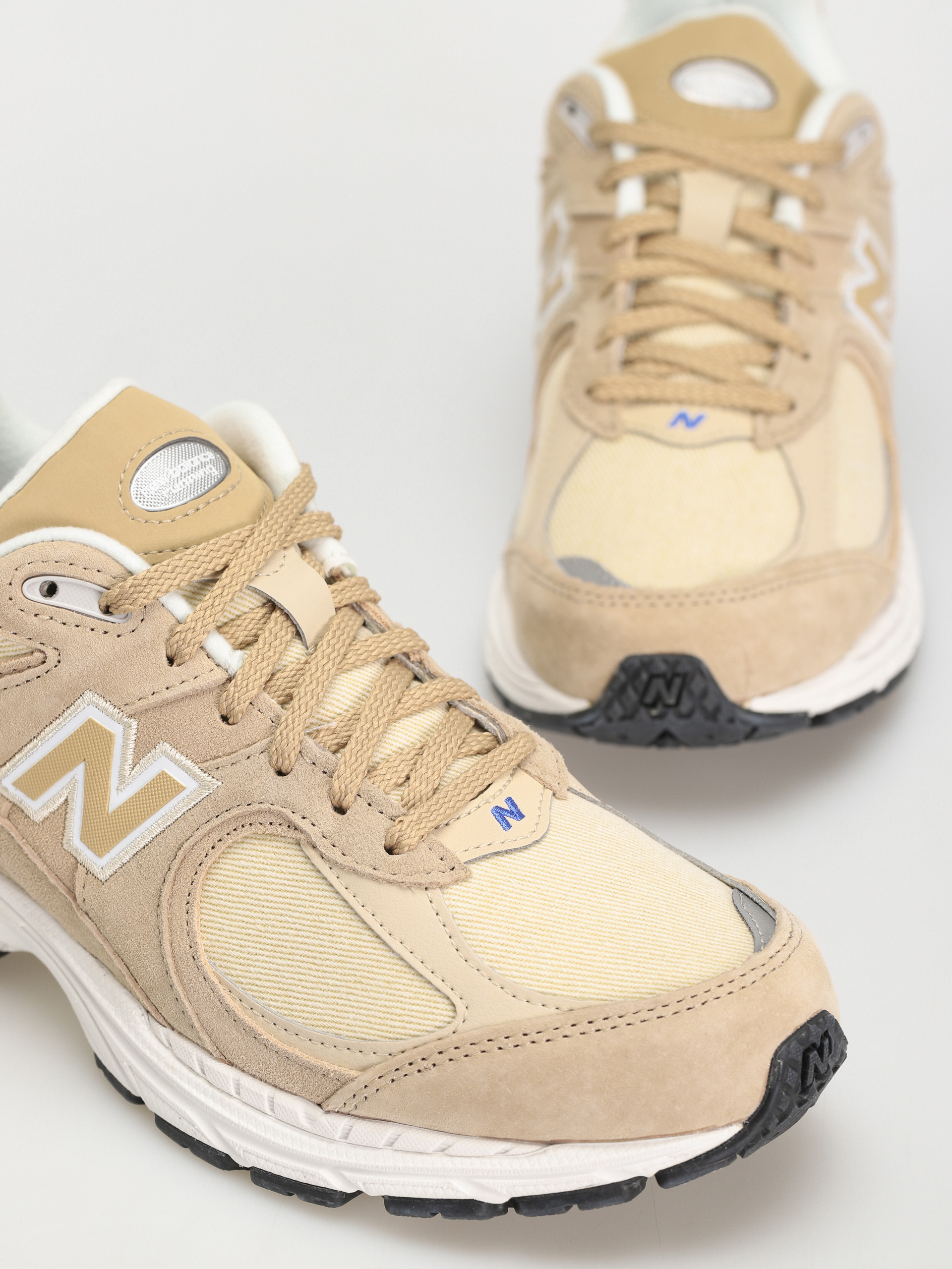 Pantofi New Balance 2002R (beige)