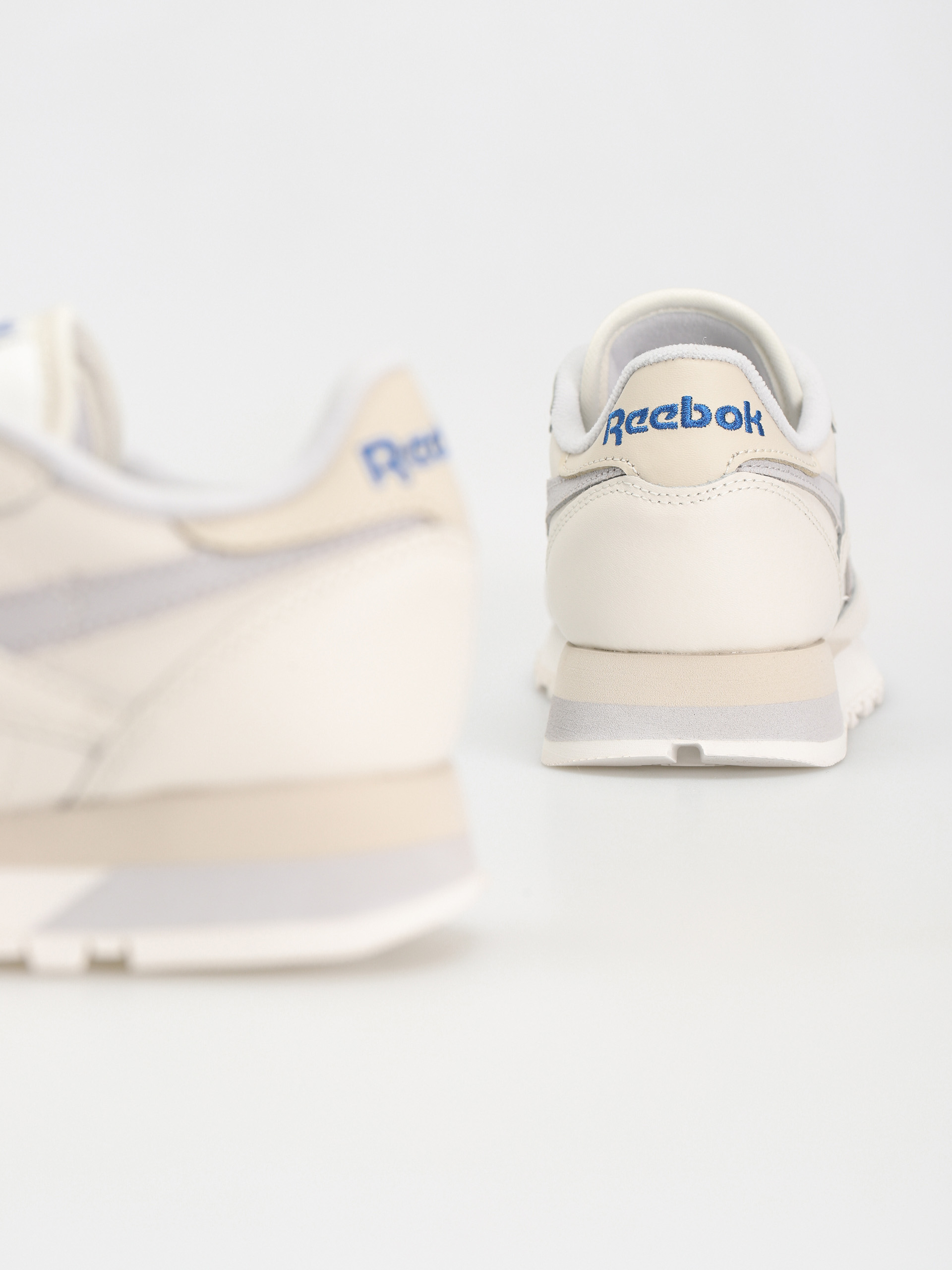 Pantofi Reebok Classic Leather (chalk/lgsogr/alabas)