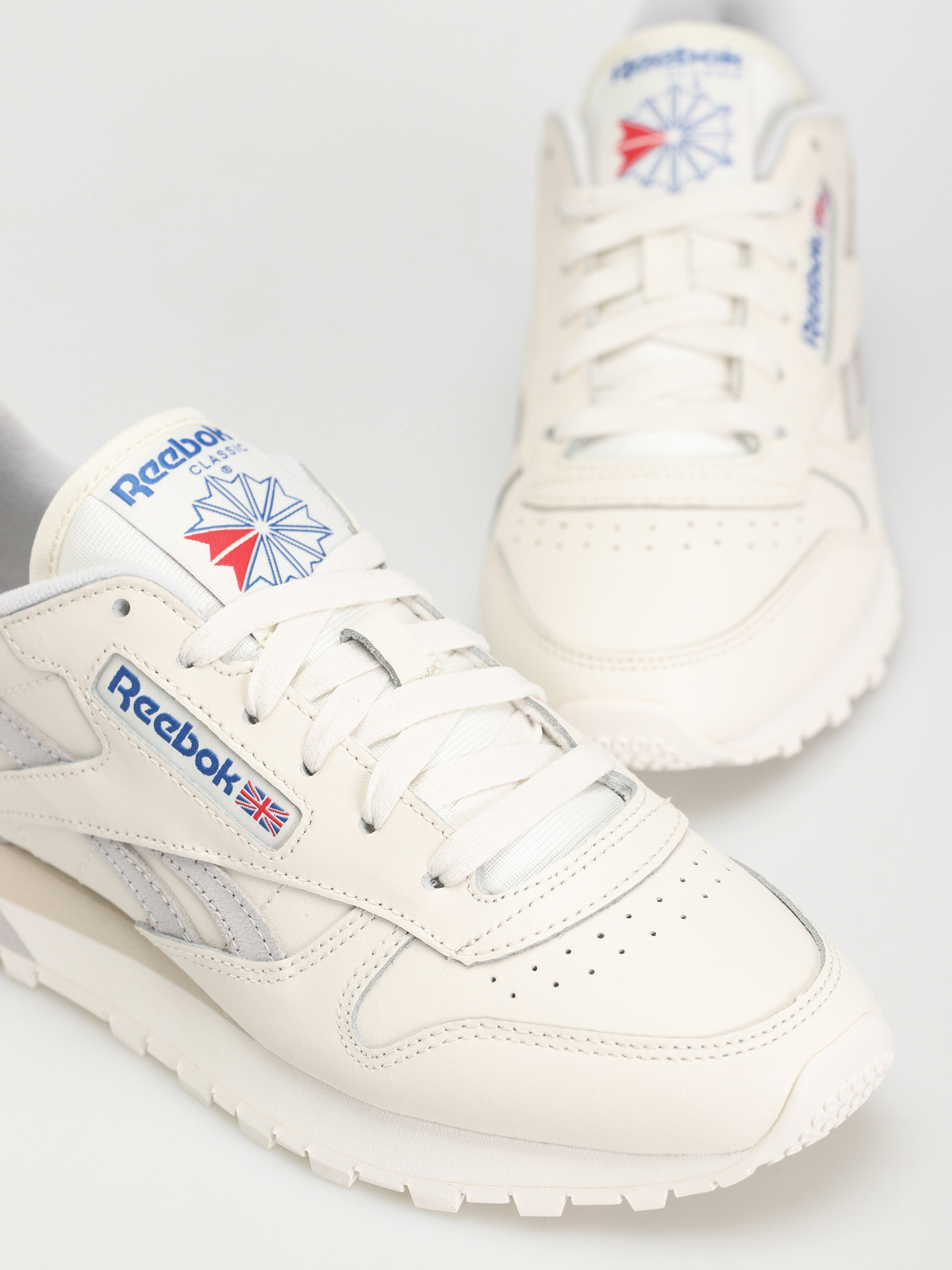Pantofi Reebok Classic Leather (chalk/lgsogr/alabas)