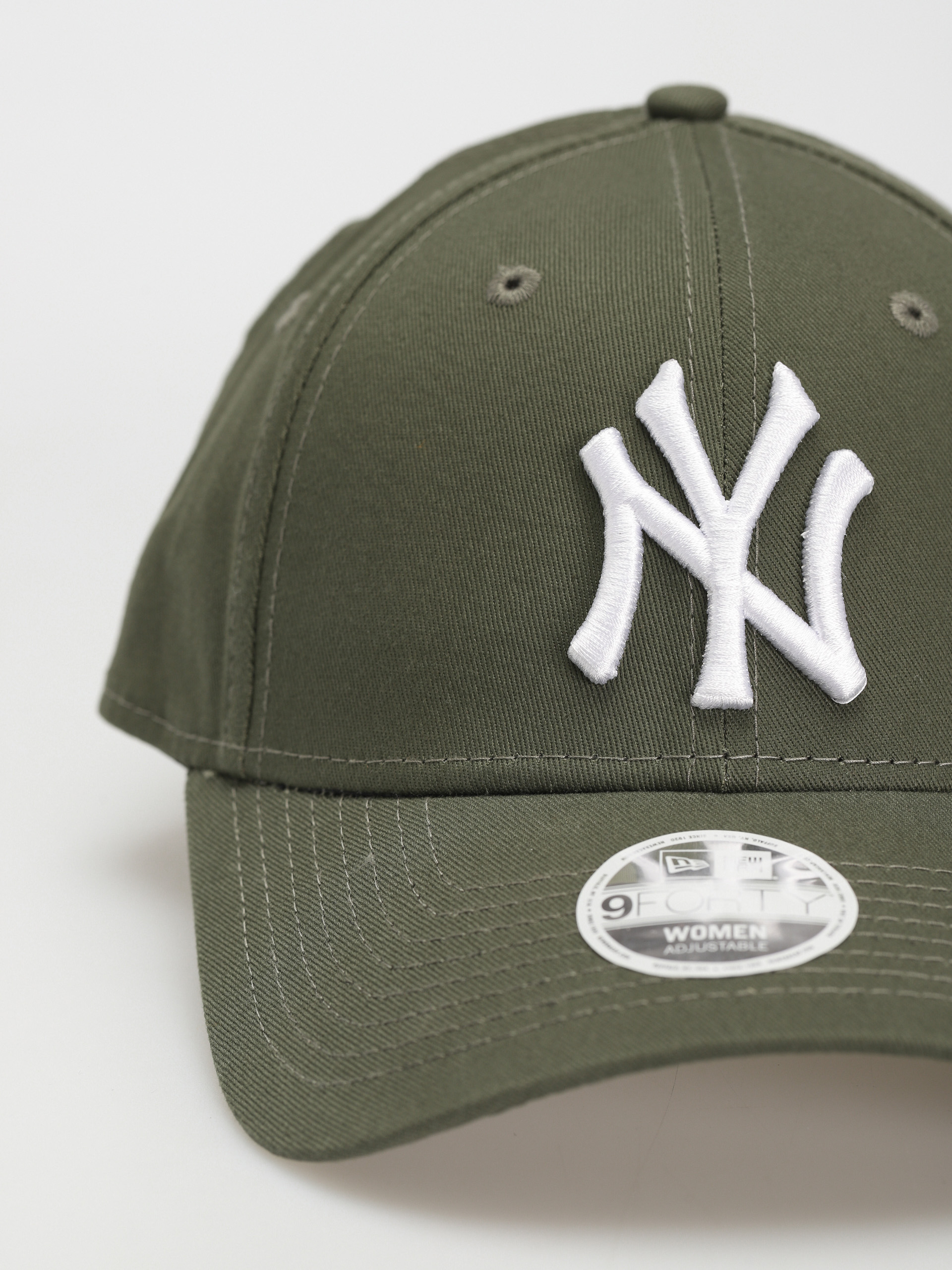 Șapcă New Era League Essential 9Forty New York Yankees Wmn (olive/white)