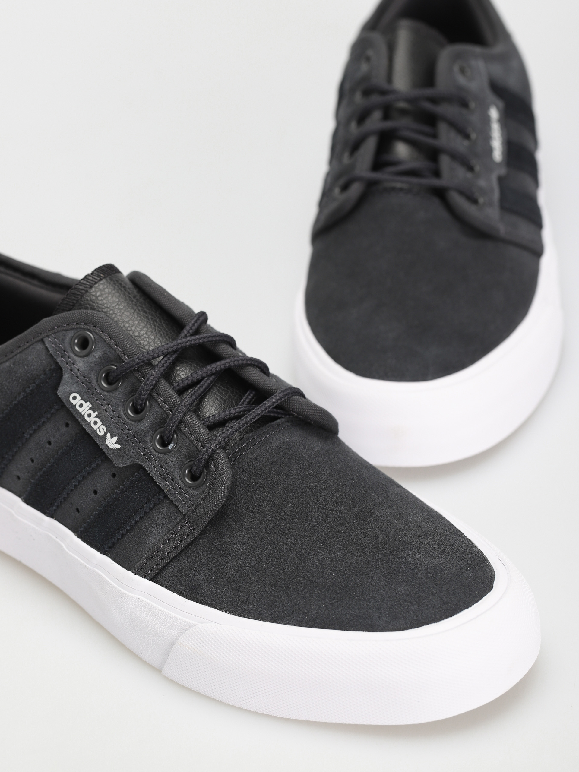 Pantofi adidas Seeley XT (carbon/cblack/ftwwht)