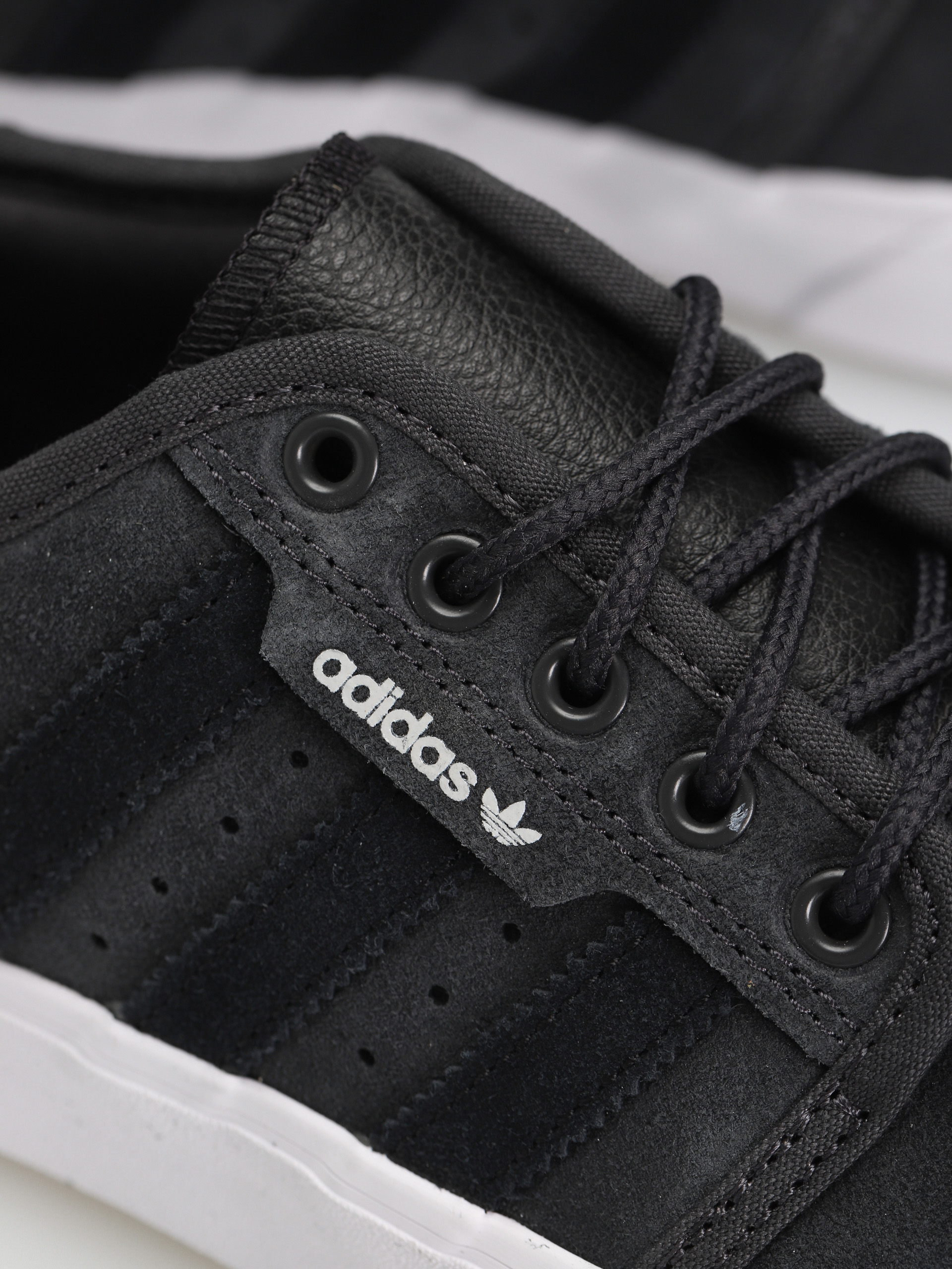 Pantofi adidas Seeley XT (carbon/cblack/ftwwht)