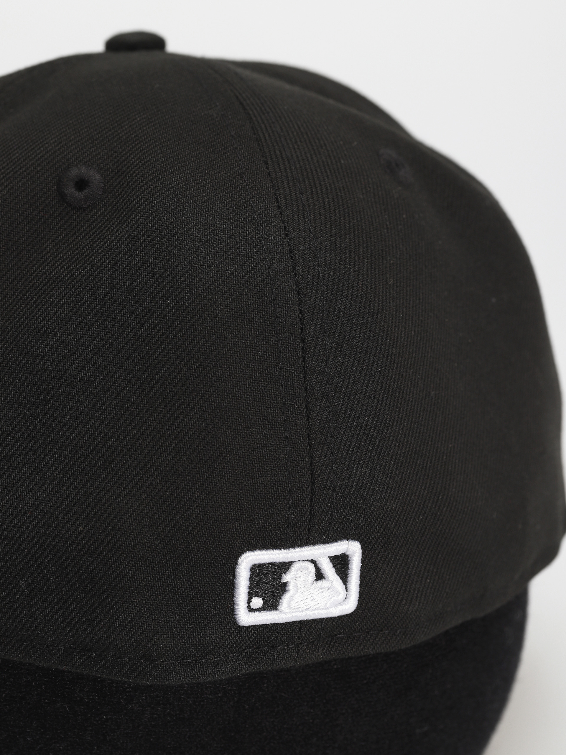 Șapcă New Era League Essential 59Fifty New York Yankees (black/white)