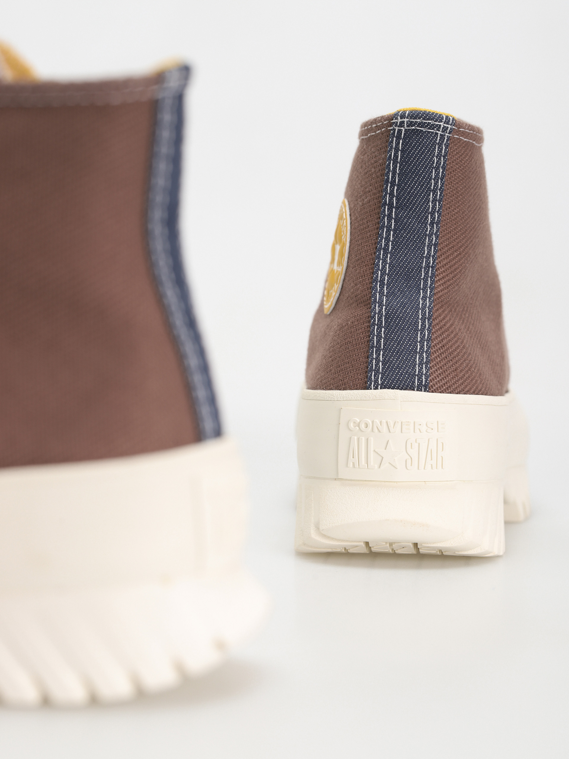 Pantofi Converse Chuck Taylor All Star Lugged 2.0 Hi (squirrel friend)