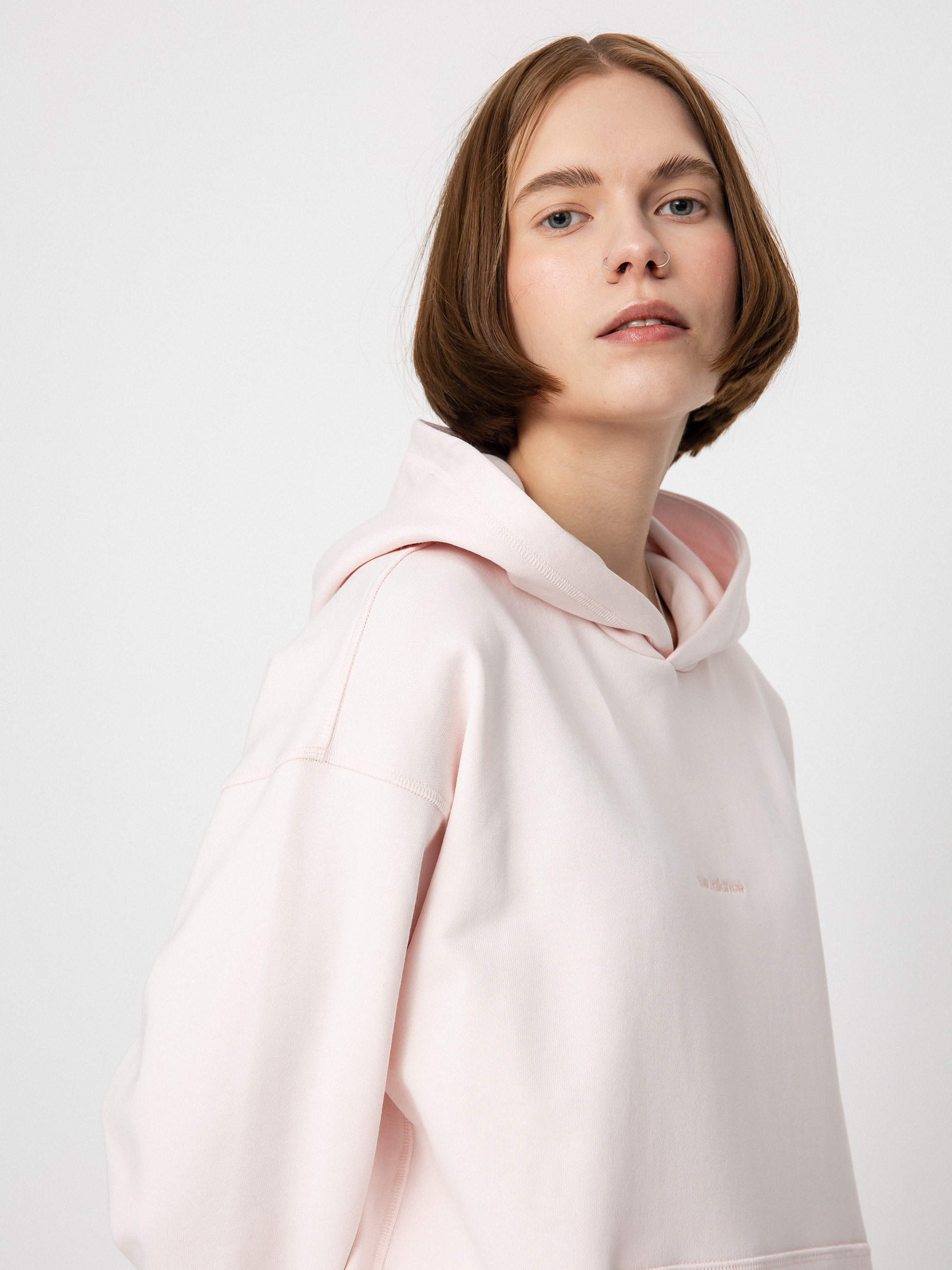 Hanorac cu glugă New Balance Essentials HD Wmn (washedpi)