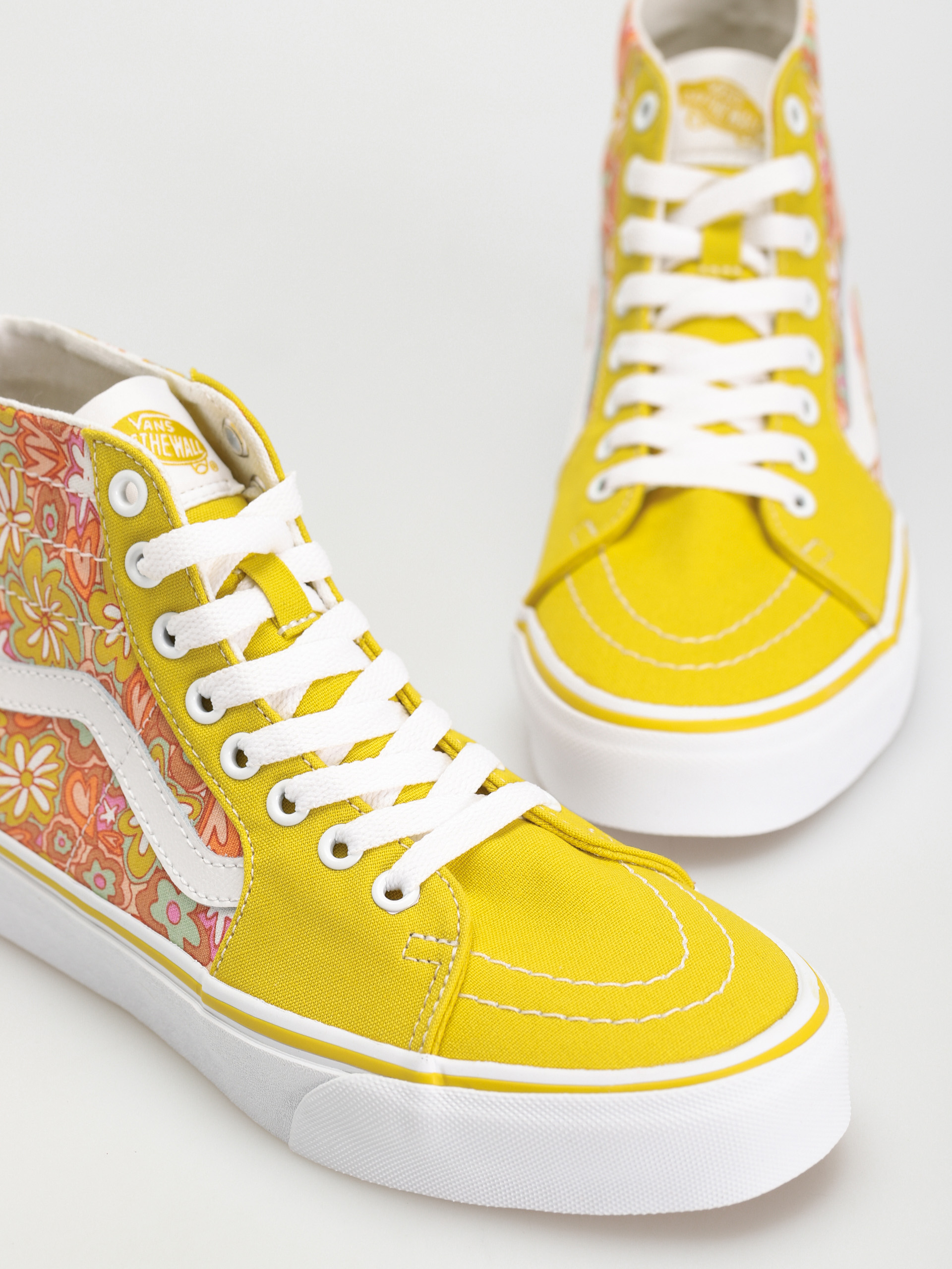 Pantofi Vans Sk8 Hi Tapered Wmn (psychedelic resort passion fruit)