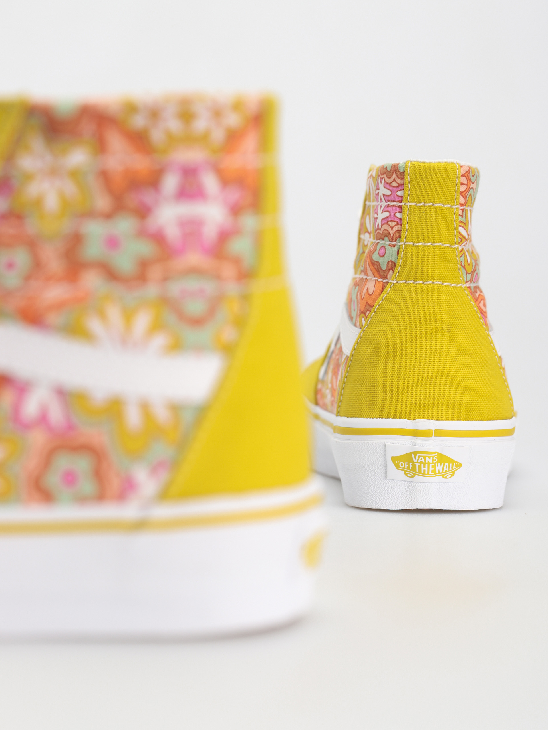 Pantofi Vans Sk8 Hi Tapered Wmn (psychedelic resort passion fruit)