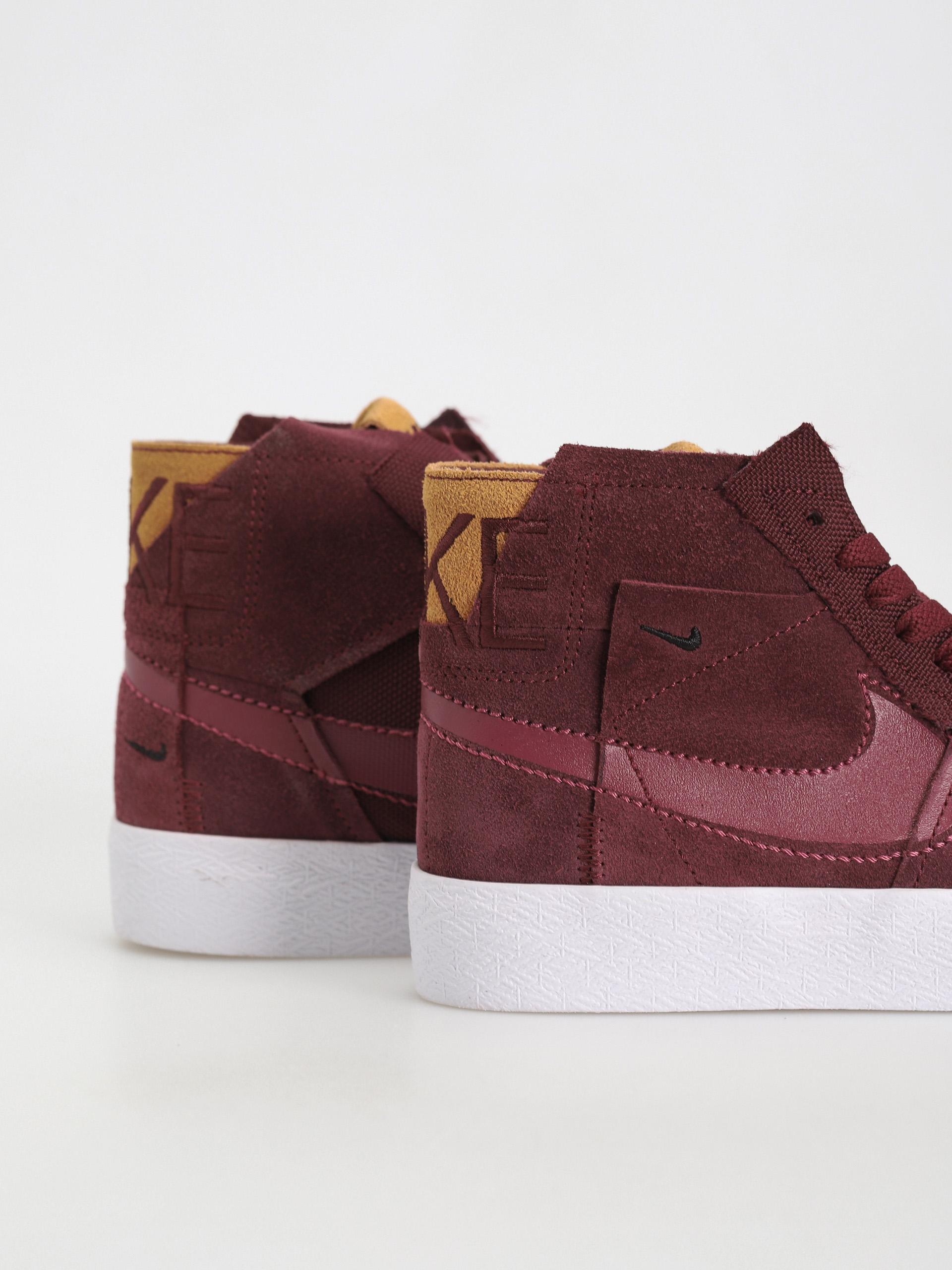 Pantofi Nike SB Zoom Blazer Mid Prm (night maroon/rosewood night maroon white)