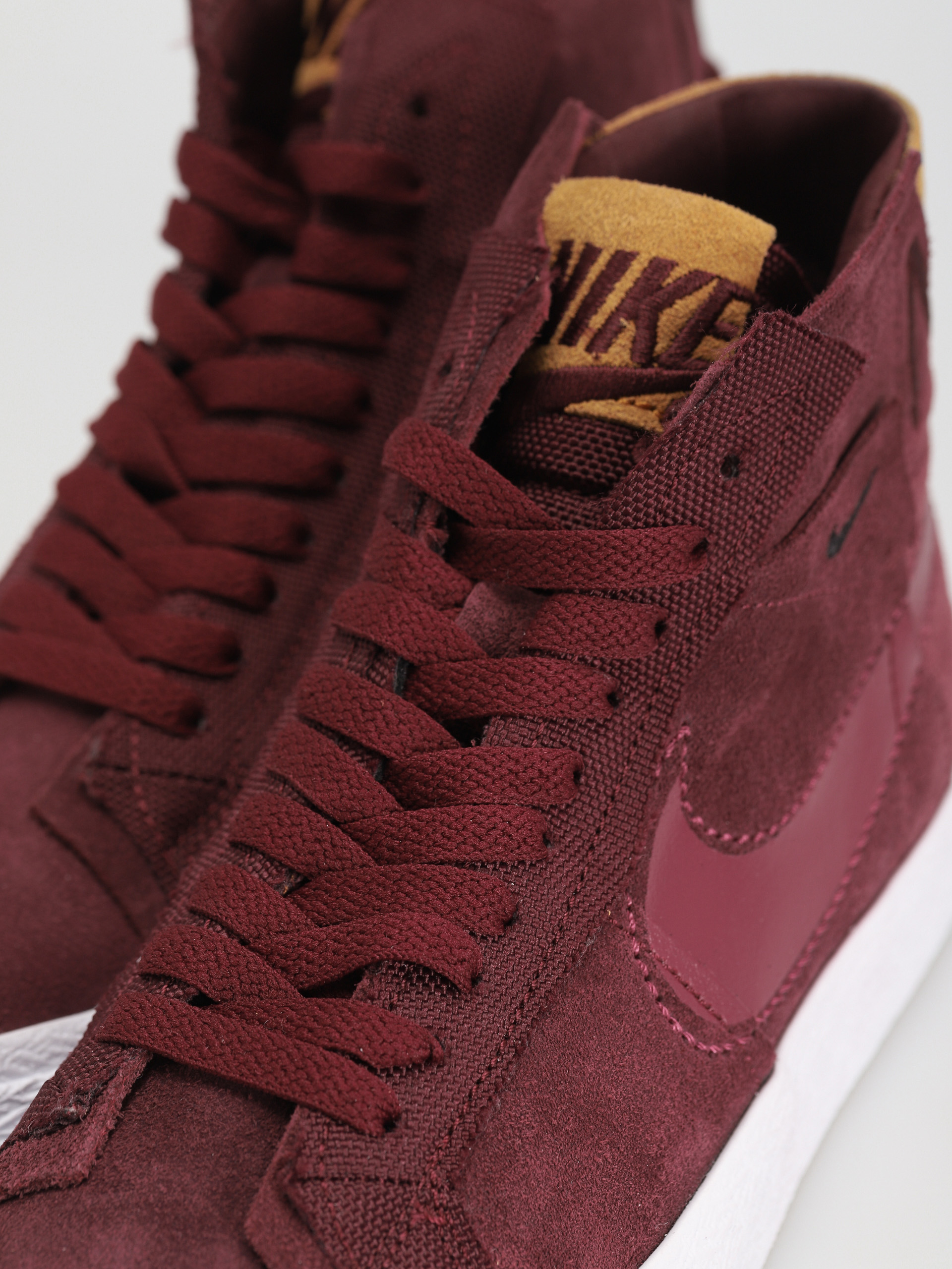 Pantofi Nike SB Zoom Blazer Mid Prm (night maroon/rosewood night maroon white)