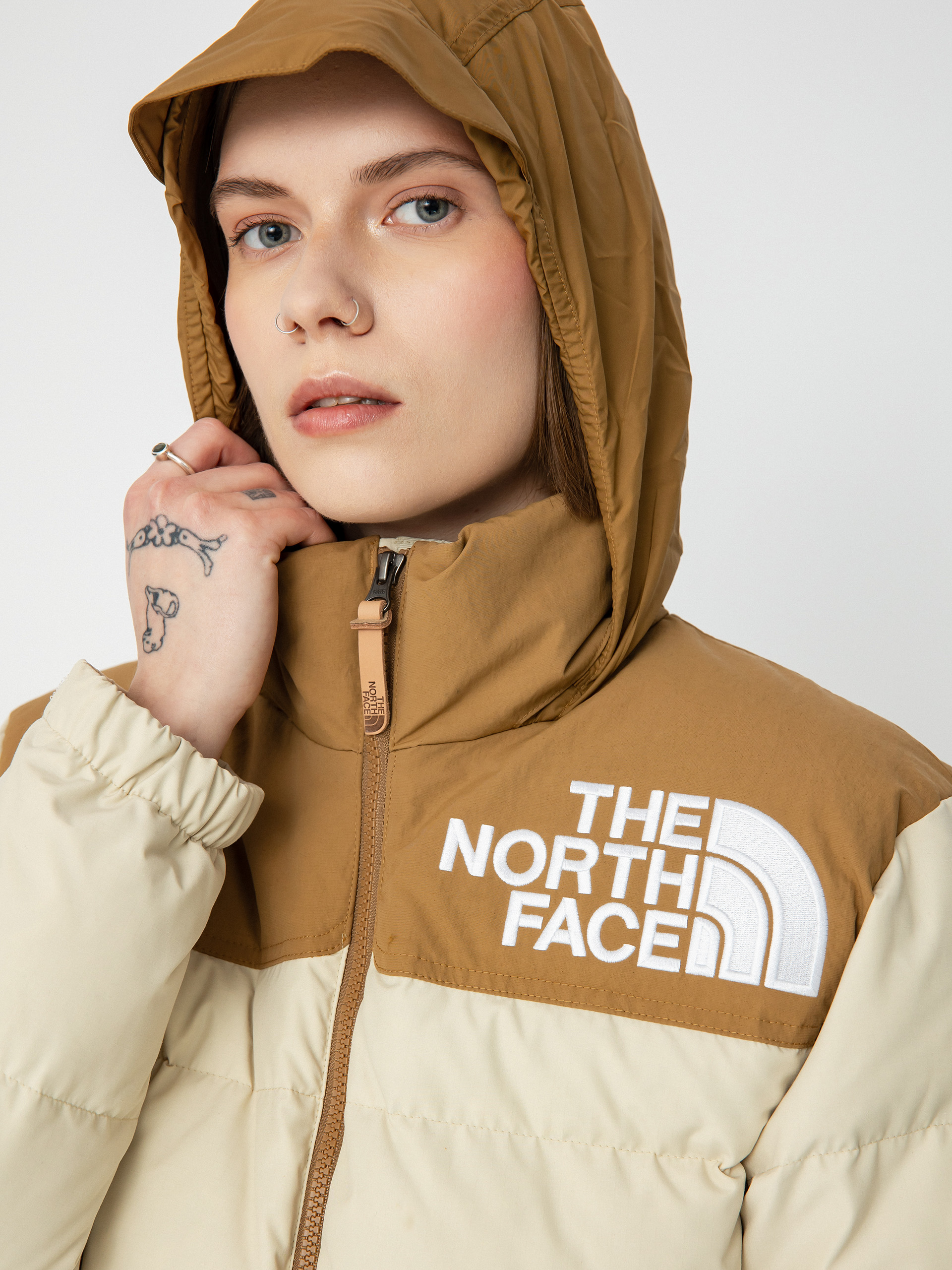 Geacă The North Face 92 Low-Fi Hi-Tek Nuptse Wmn (gravel/utility brown)