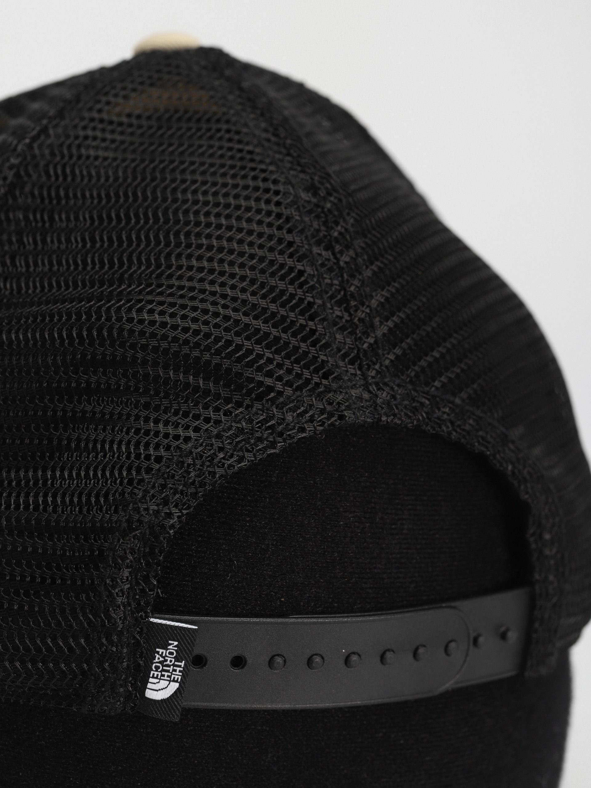 Șapcă The North Face Mudder Trucker (gravel)